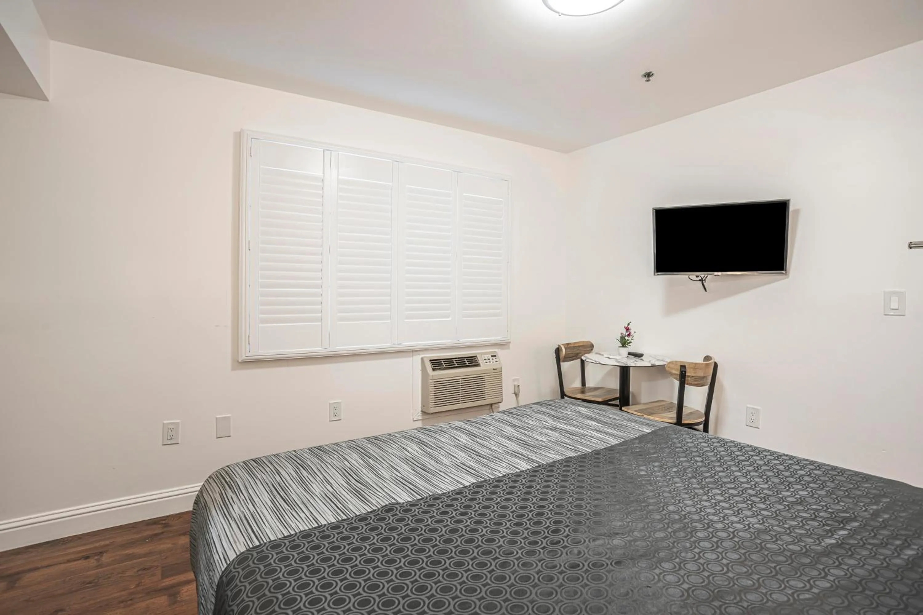 Guests, Bed in The Greens Hotel on Del Paso