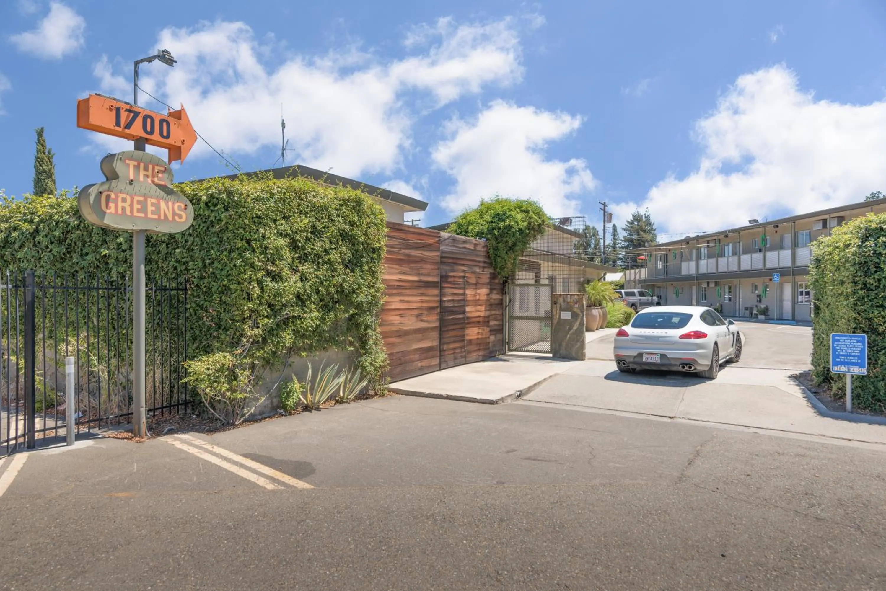 Facade/entrance in The Greens Hotel on Del Paso