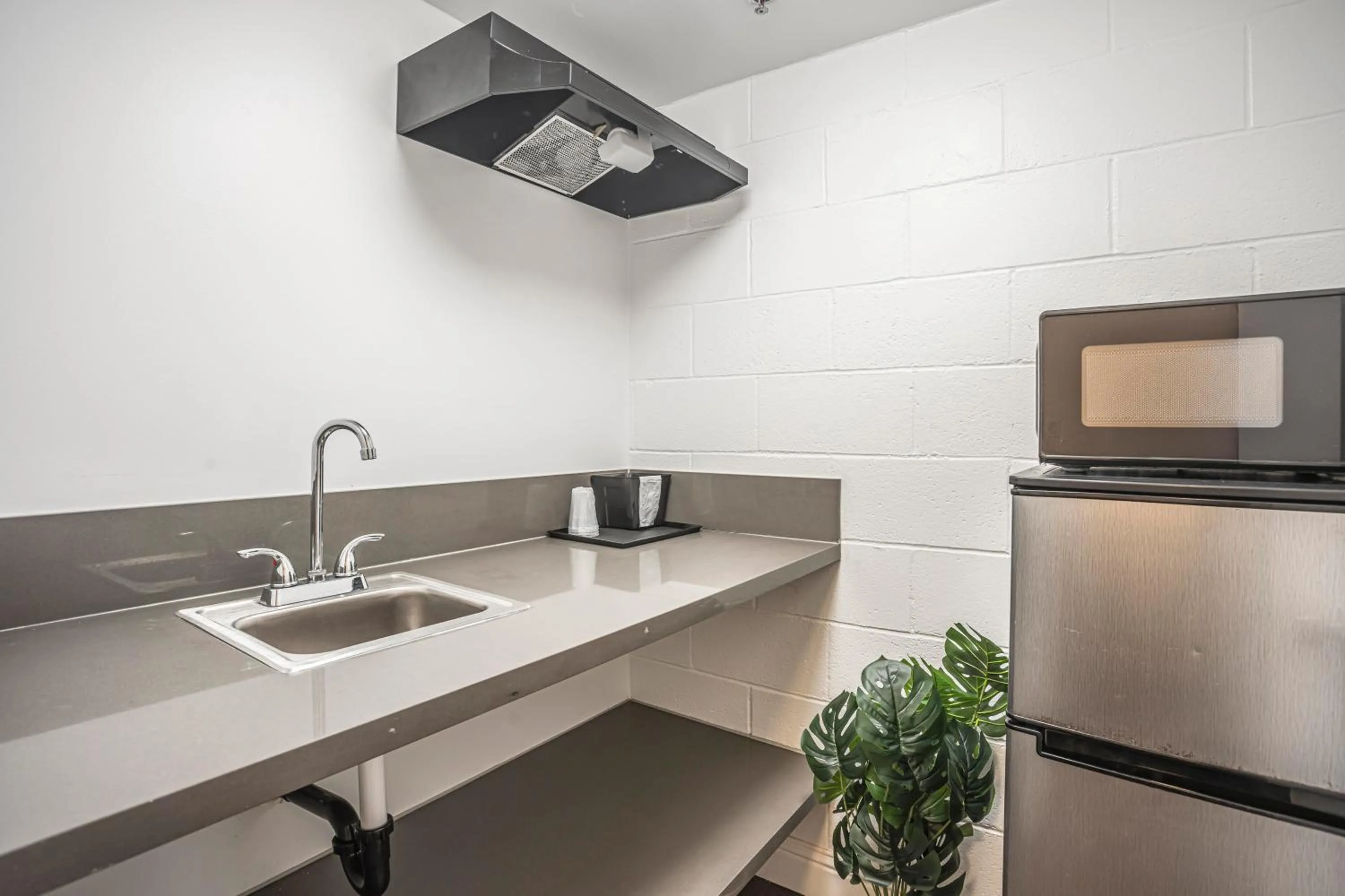 Kitchen or kitchenette in The Greens Hotel on Del Paso