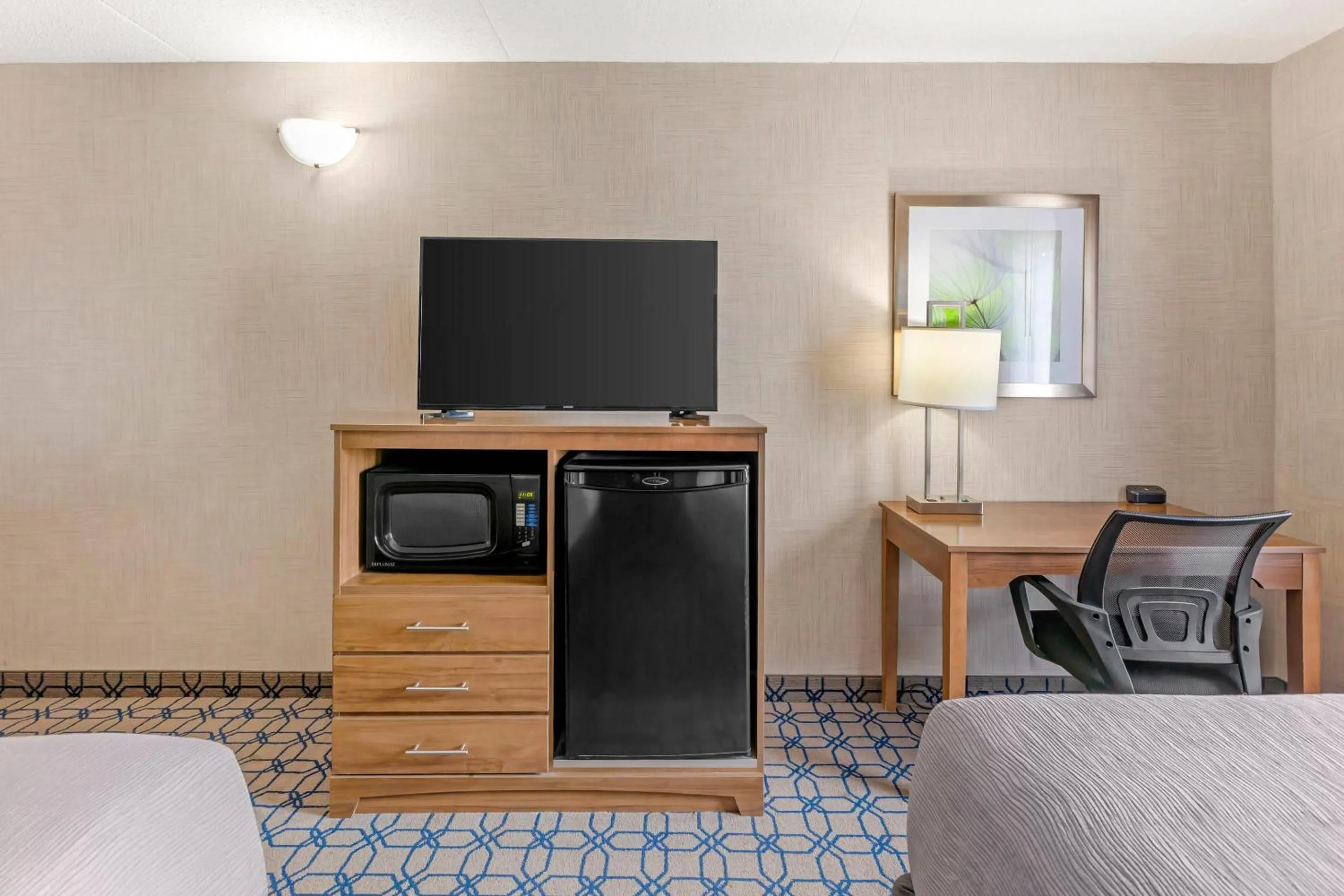 Bedroom, Bed in Quality Suites