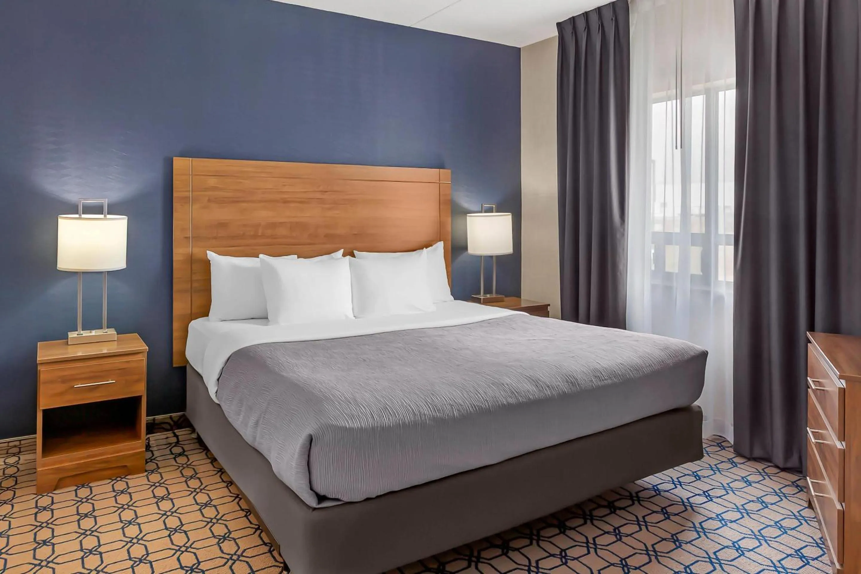 Bedroom, Bed in Quality Suites