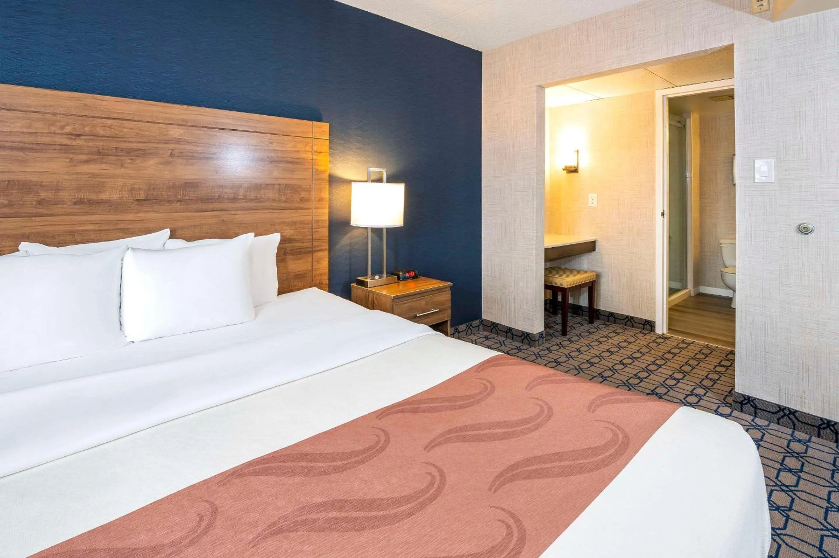 Bedroom, Bed in Quality Suites