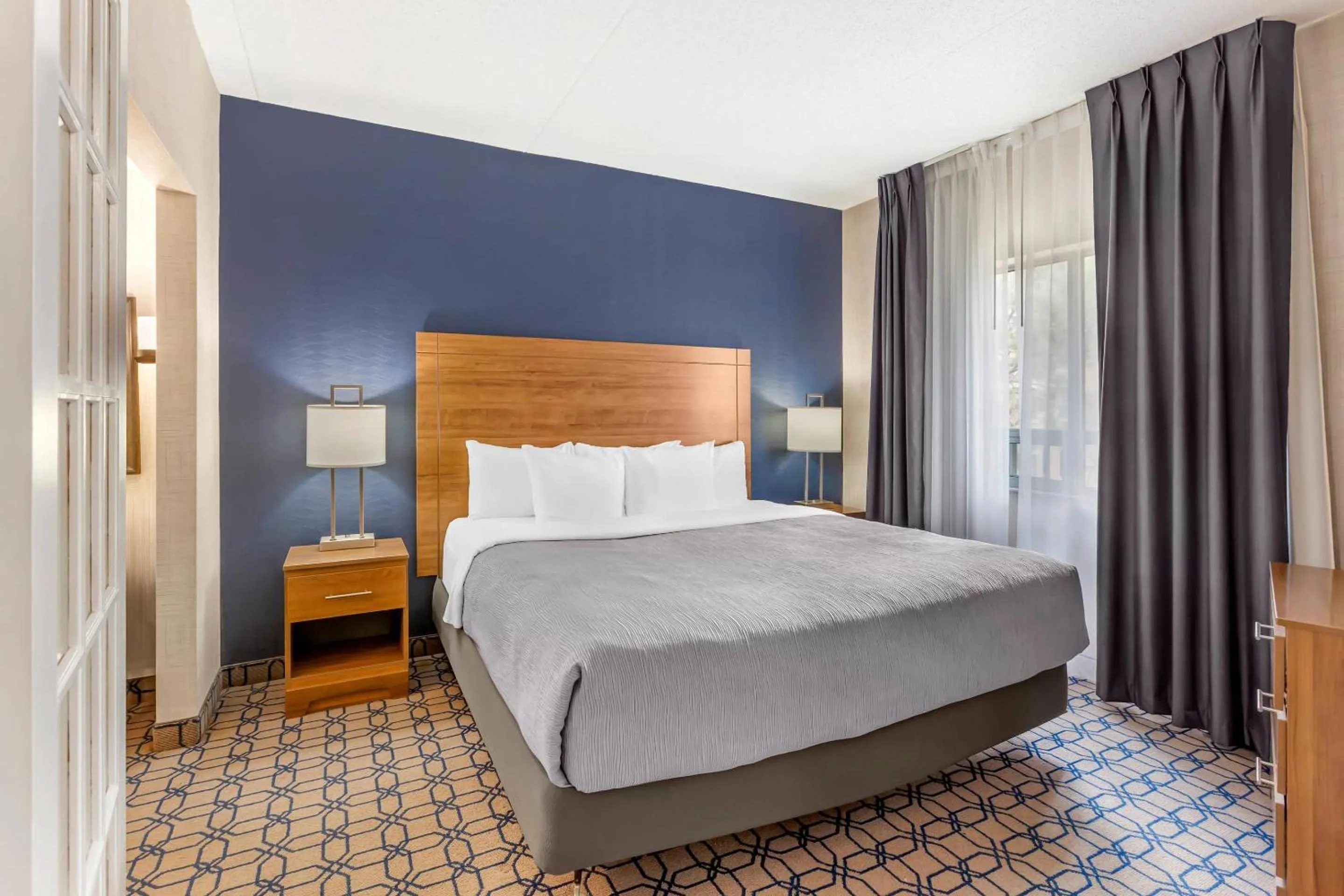 Bedroom, Bed in Quality Suites