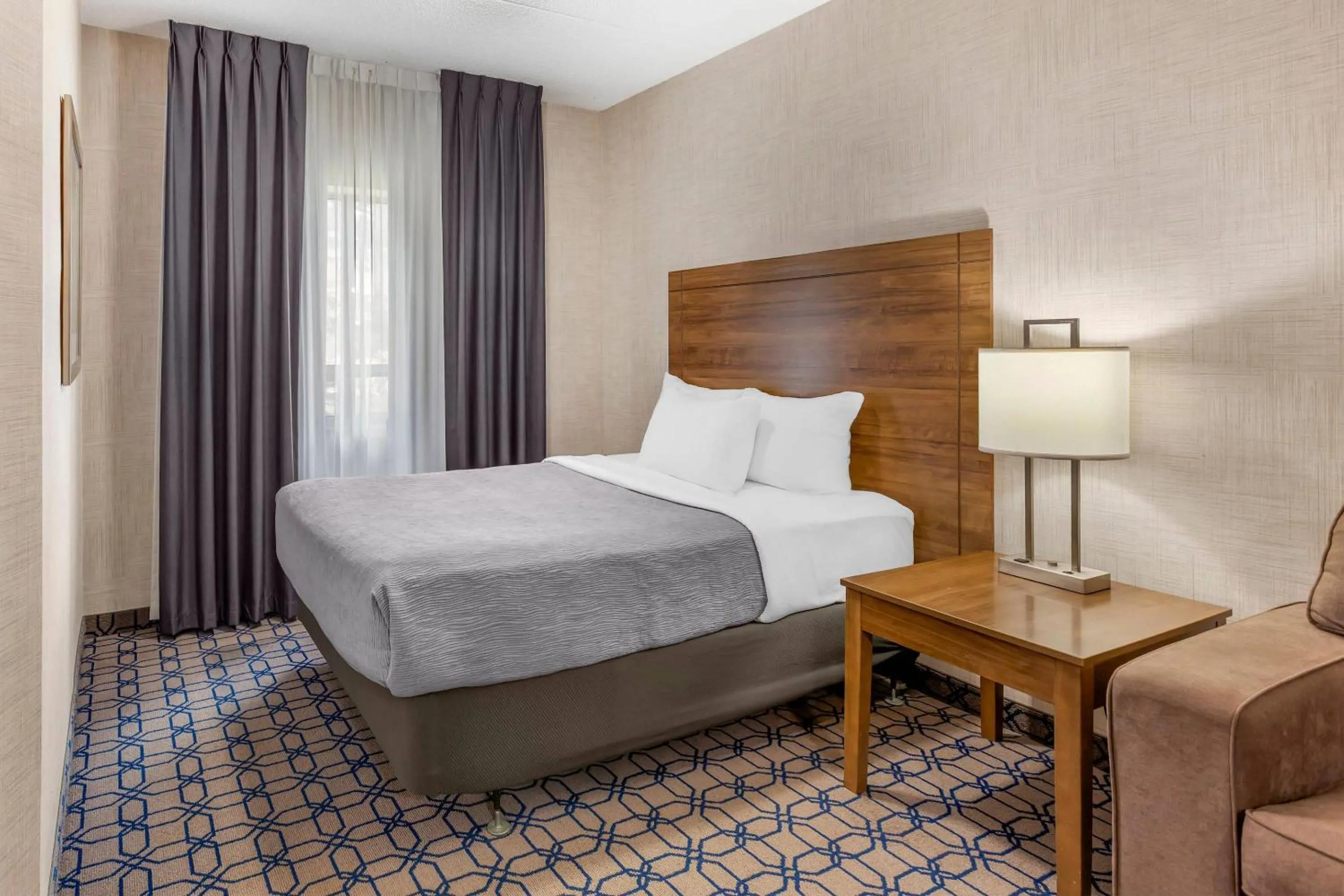 Bedroom, Bed in Quality Suites