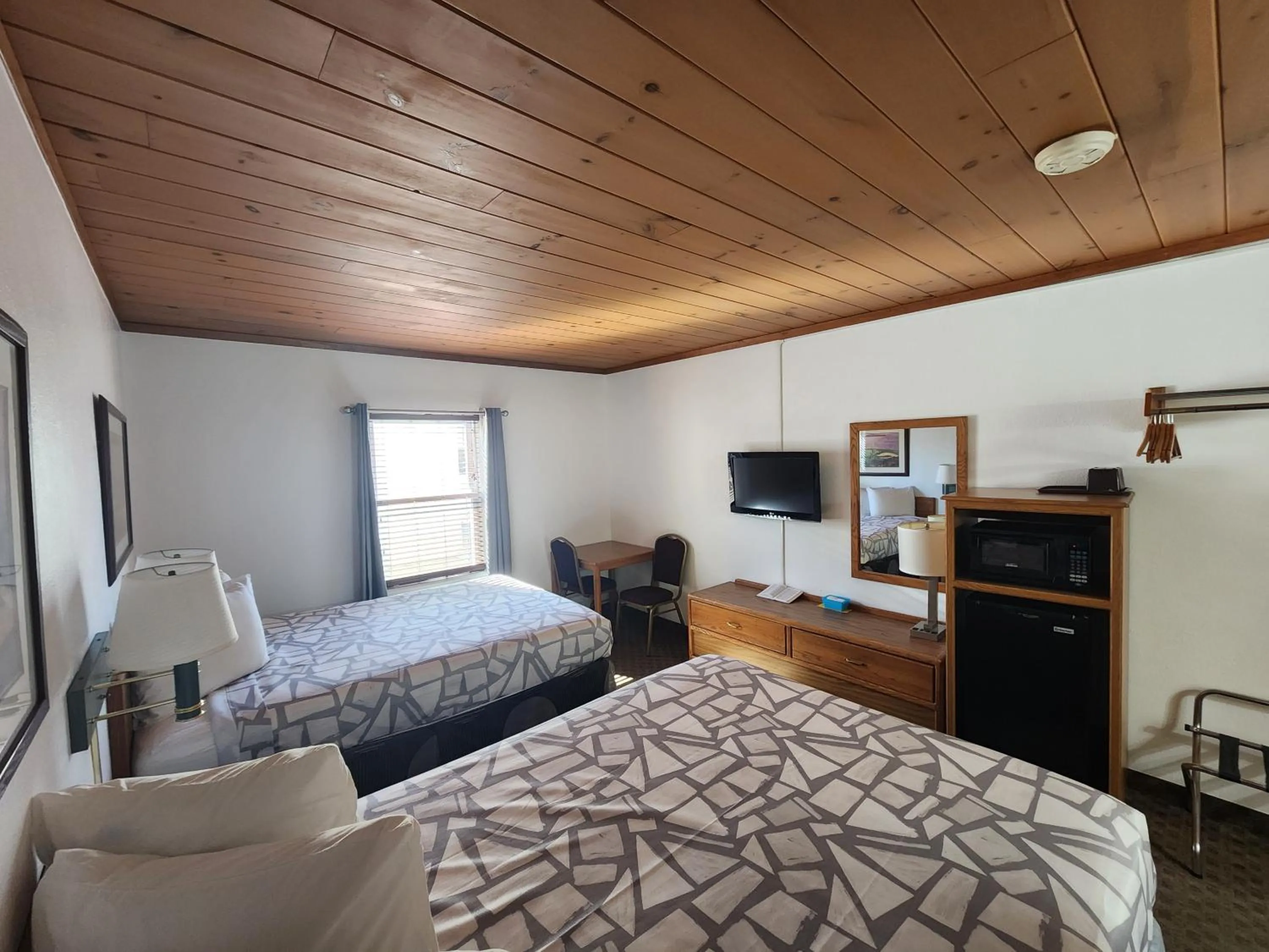 Bed in Lantern Motel