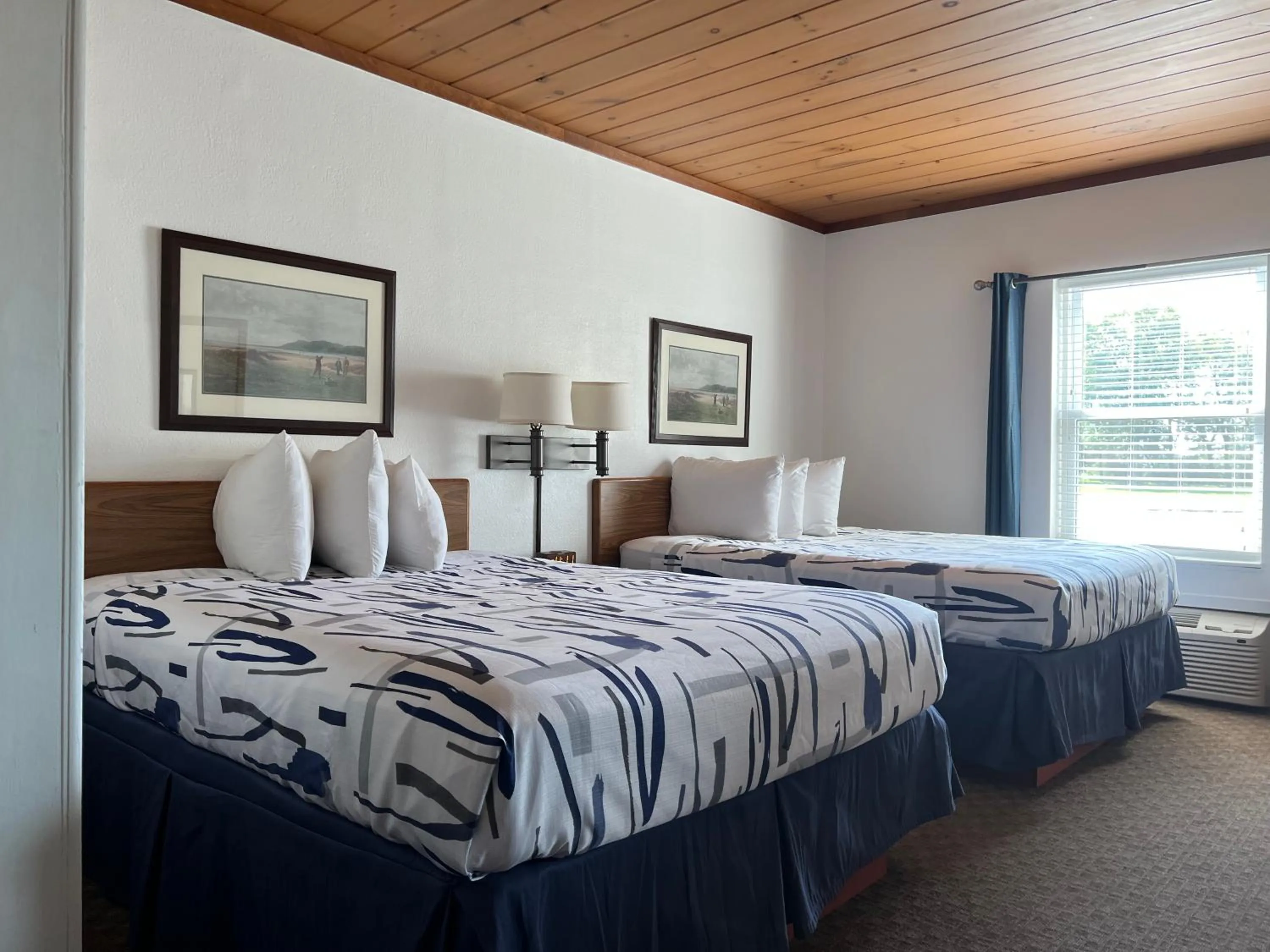 Bed in Lantern Motel