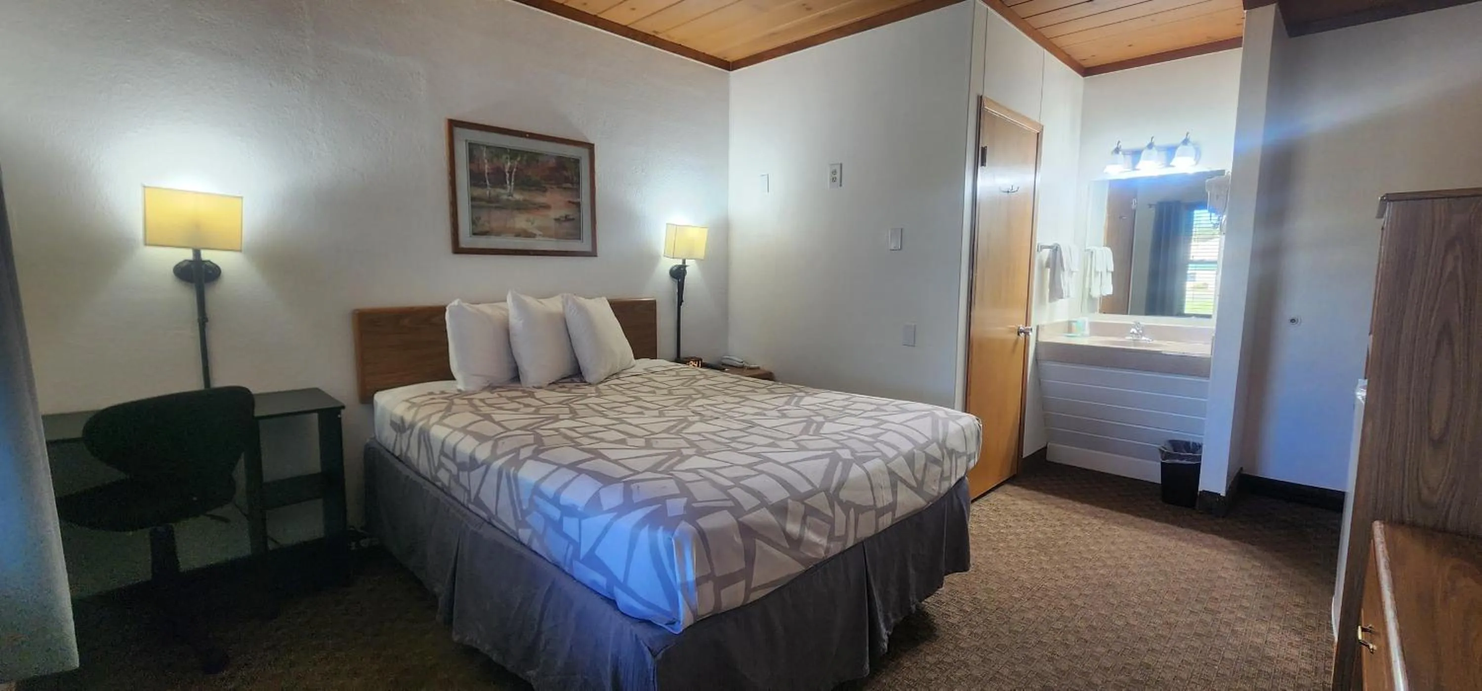 Bed in Lantern Motel