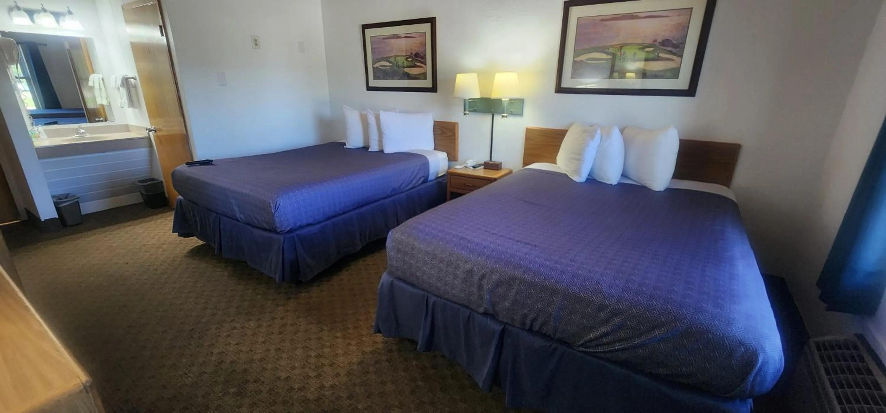 Bed in Lantern Motel