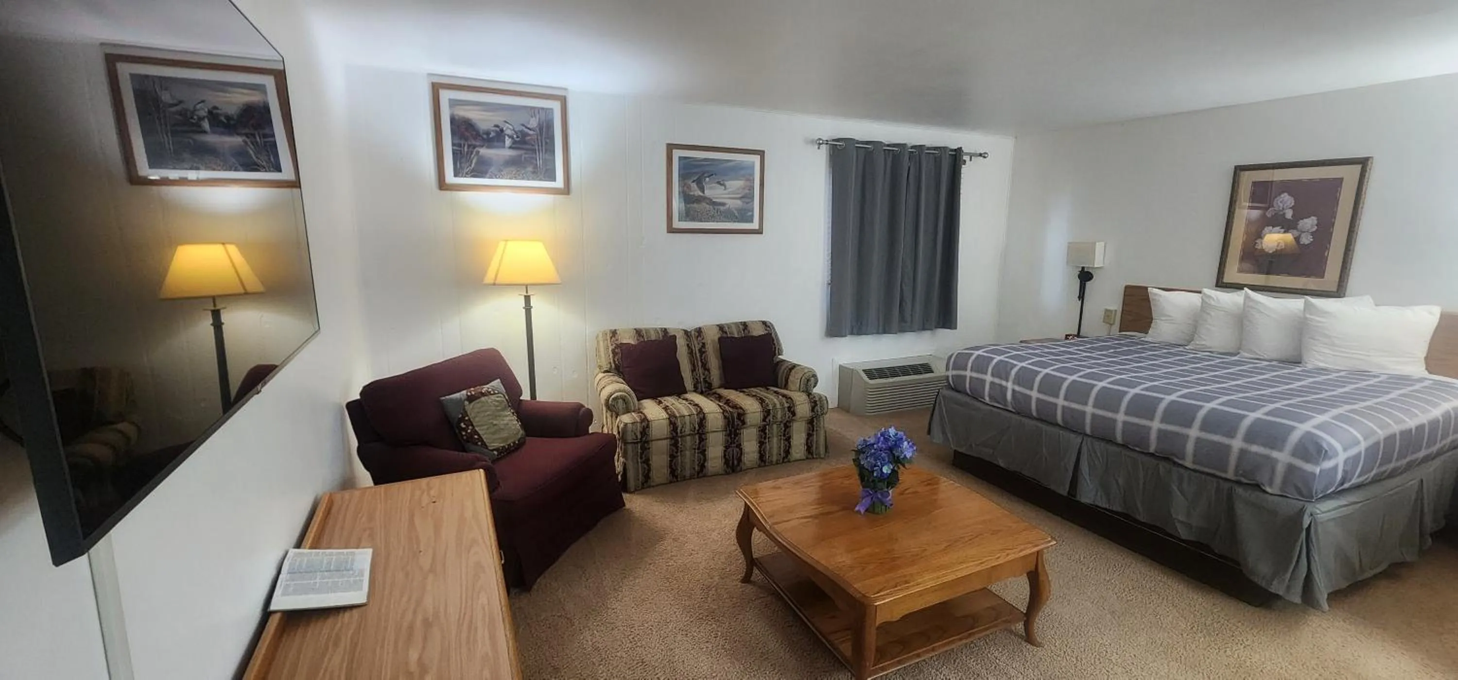 Bed in Lantern Motel