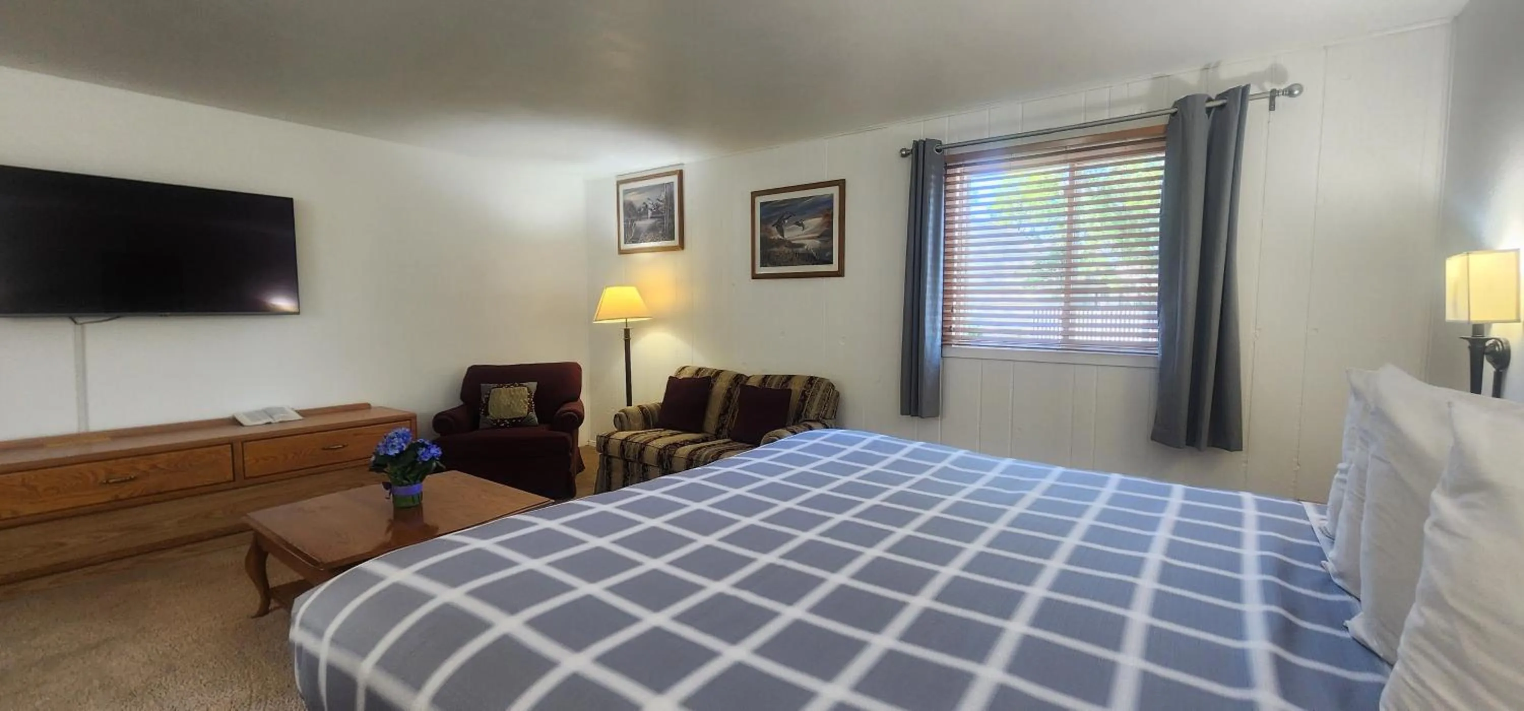 Bed in Lantern Motel