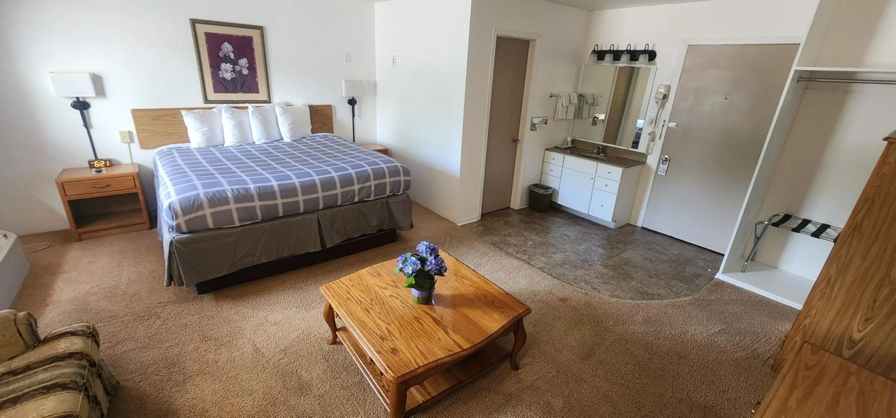 Bed in Lantern Motel