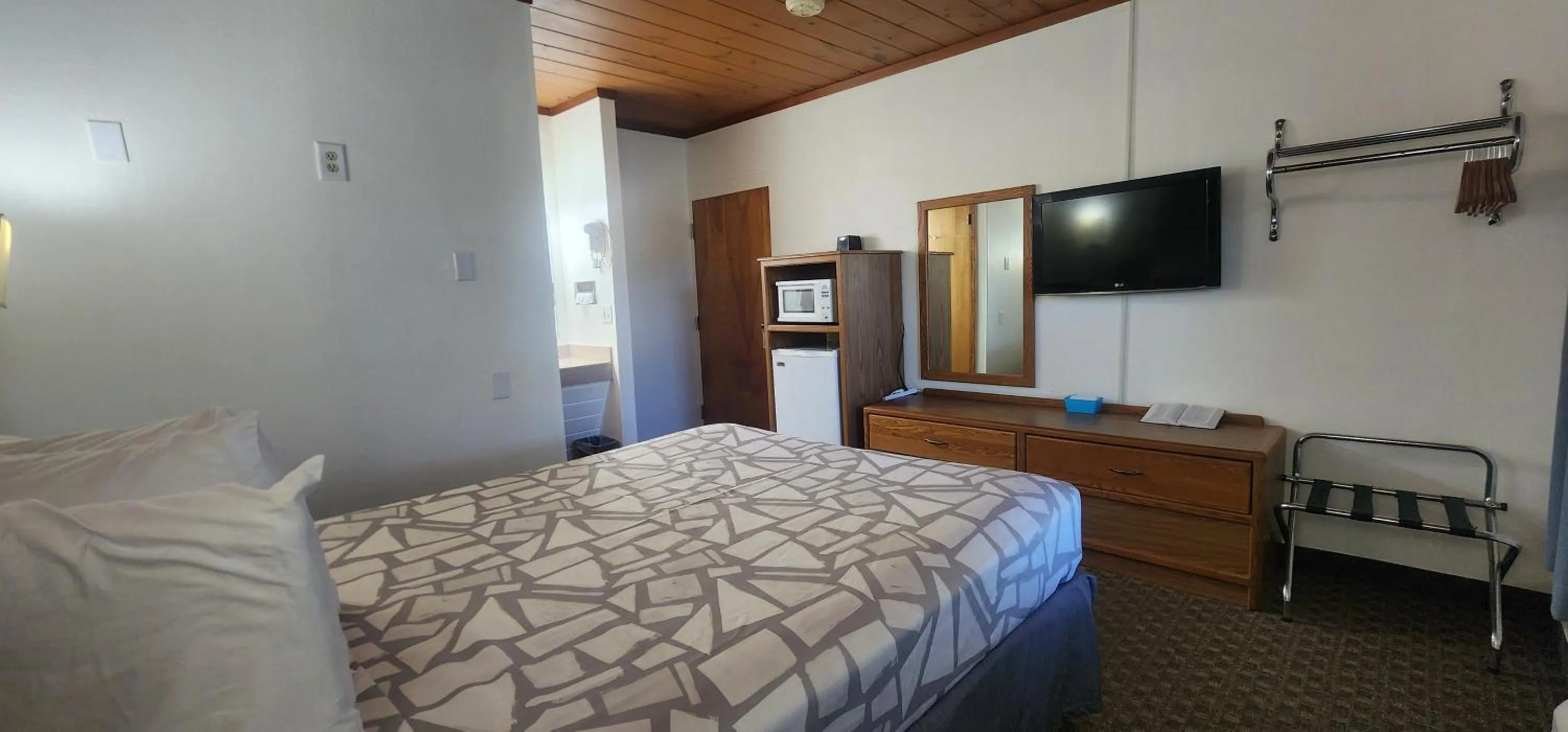 Bed in Lantern Motel