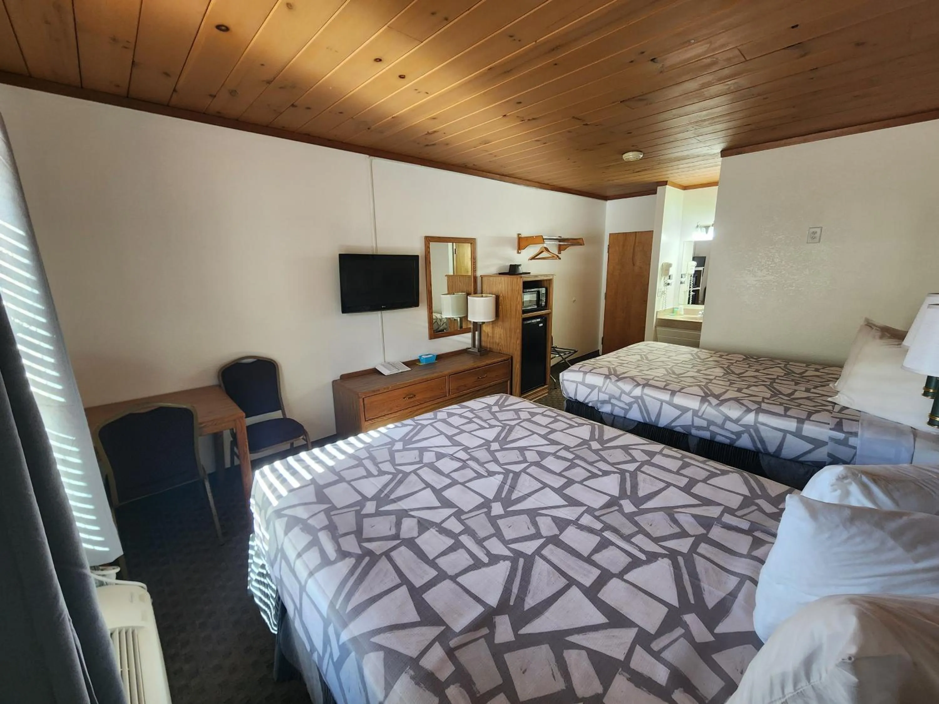 Bed in Lantern Motel