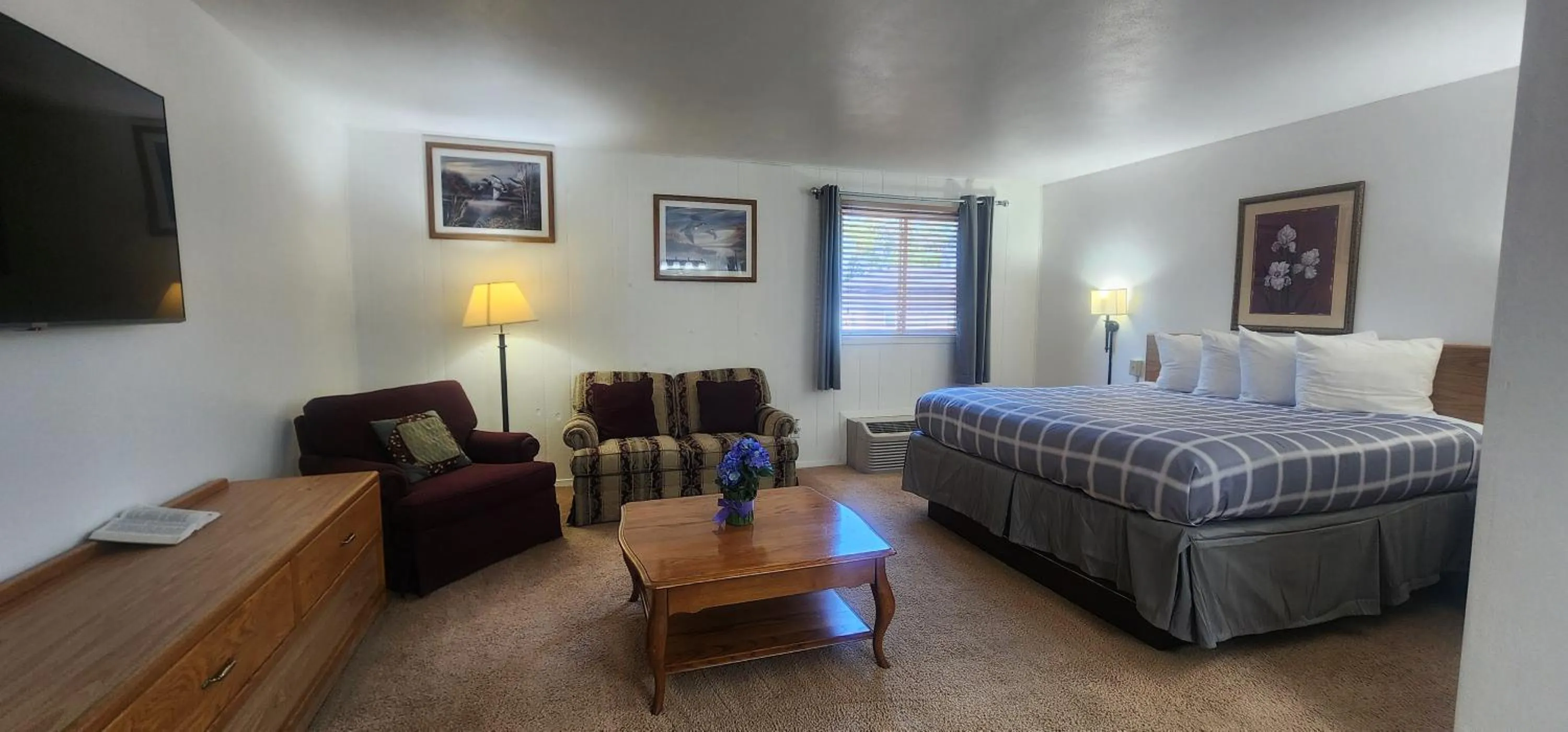 Bed in Lantern Motel