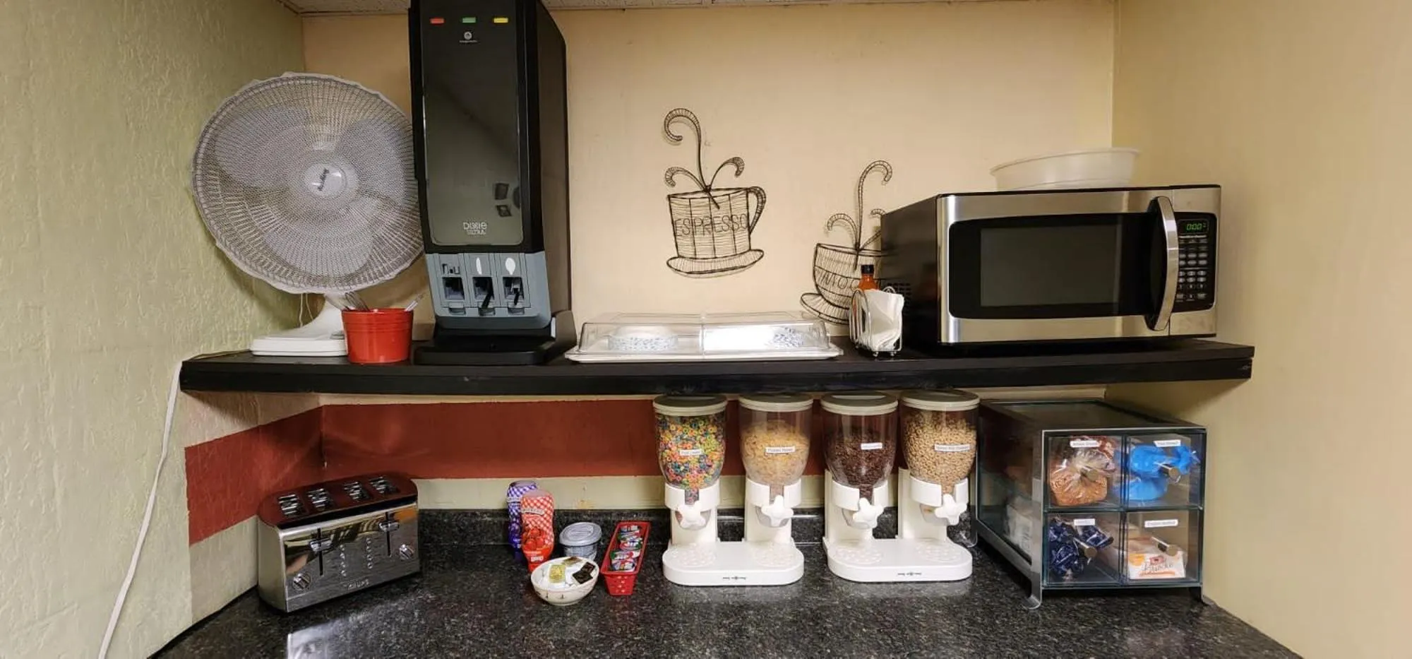 Breakfast in Lantern Motel