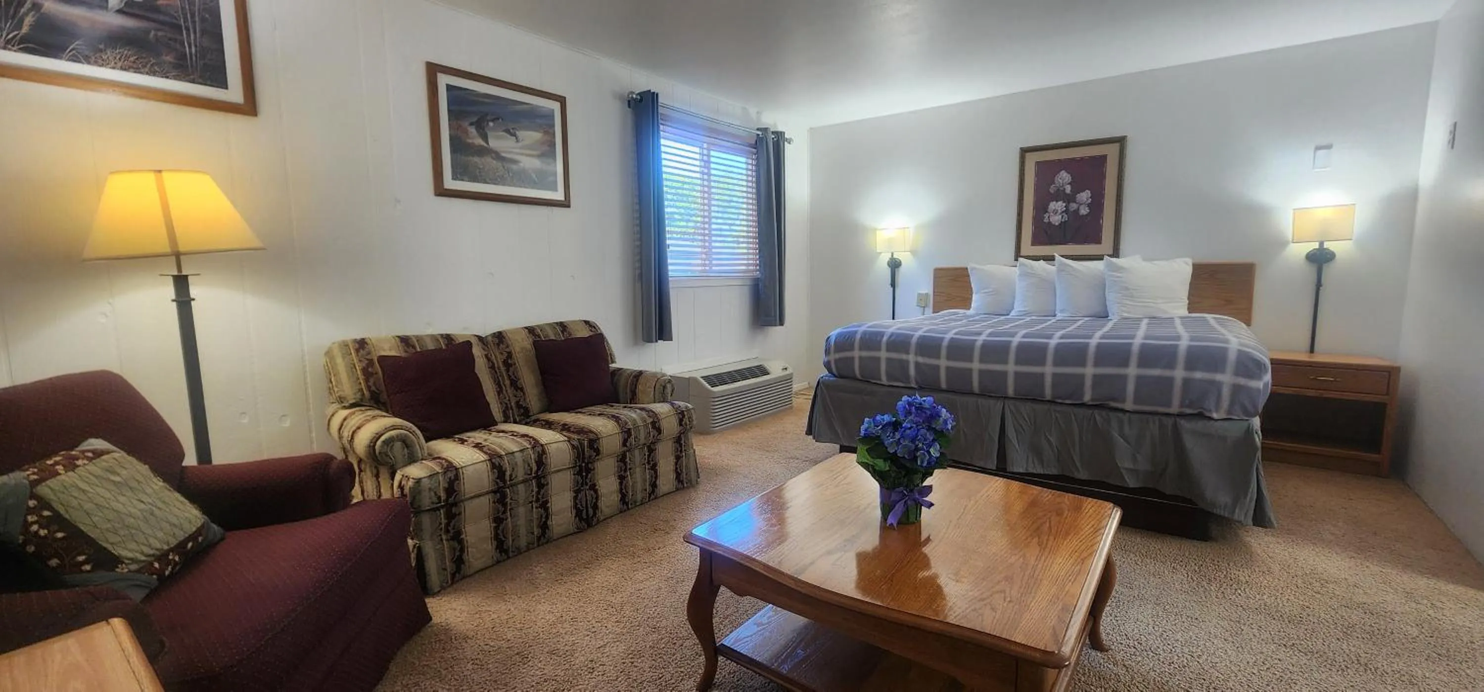 Bed in Lantern Motel