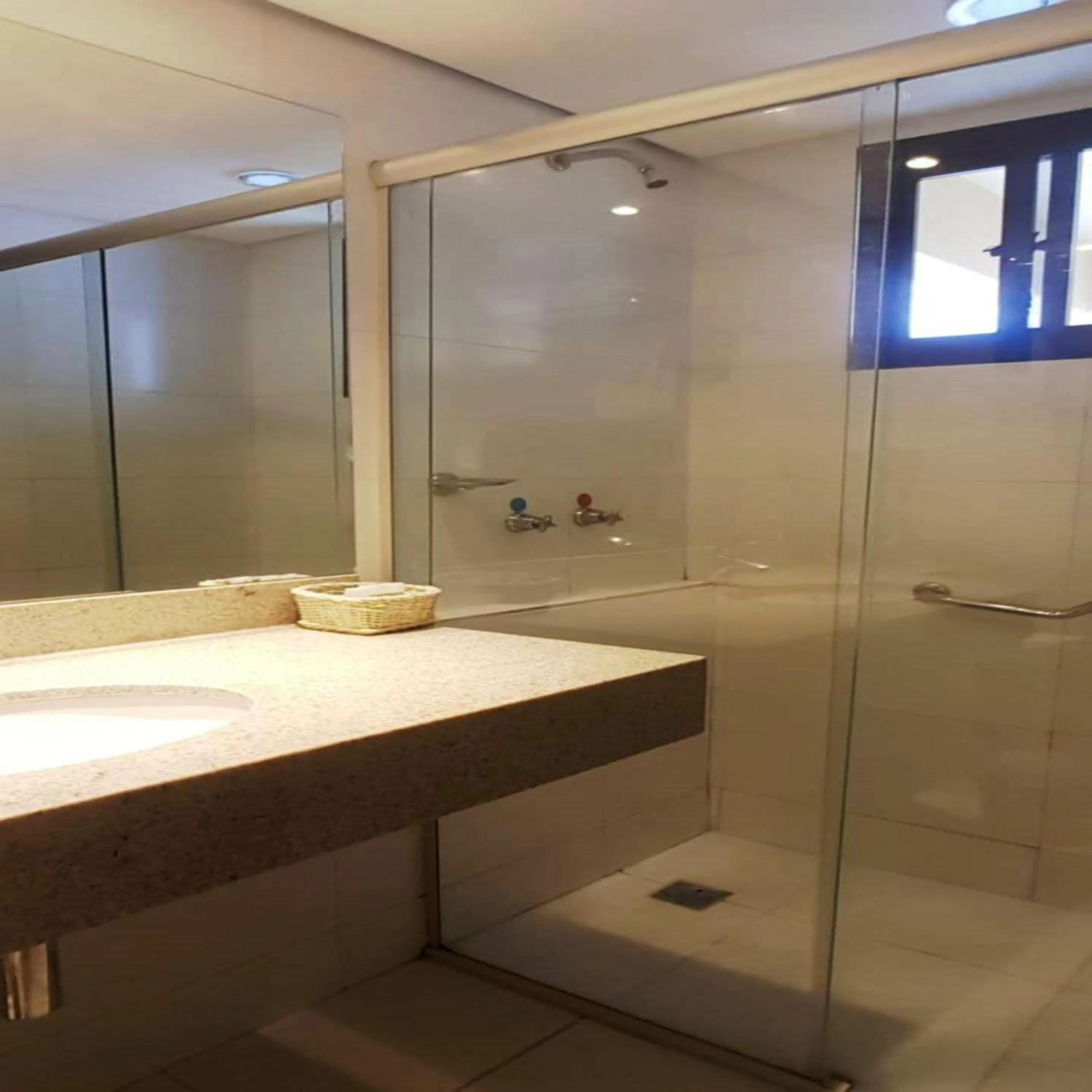 Bathroom in Bristol Evidence Hotel