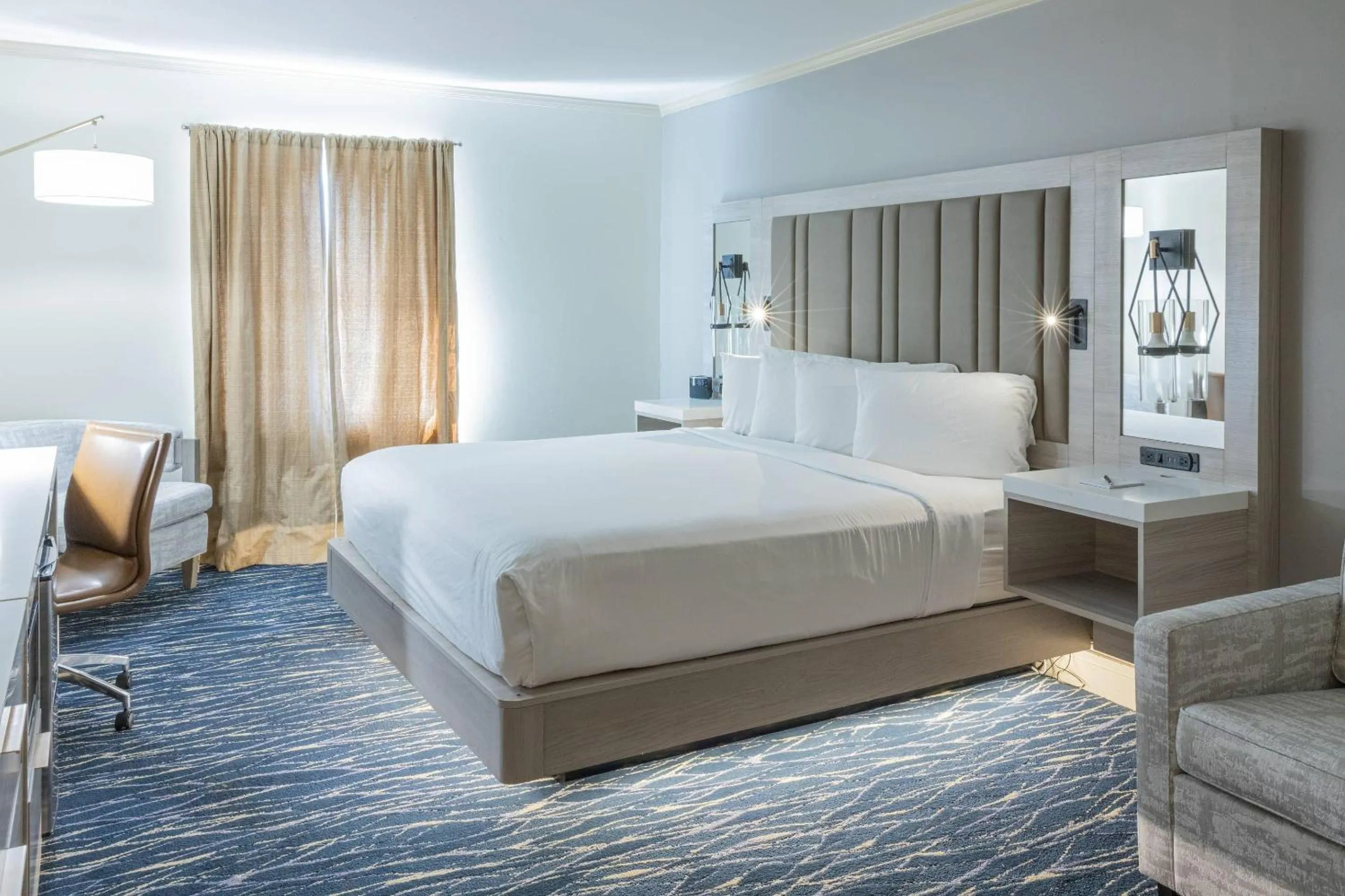 Bedroom, Bed in Inn on the Square, an Ascend Collection Hotel