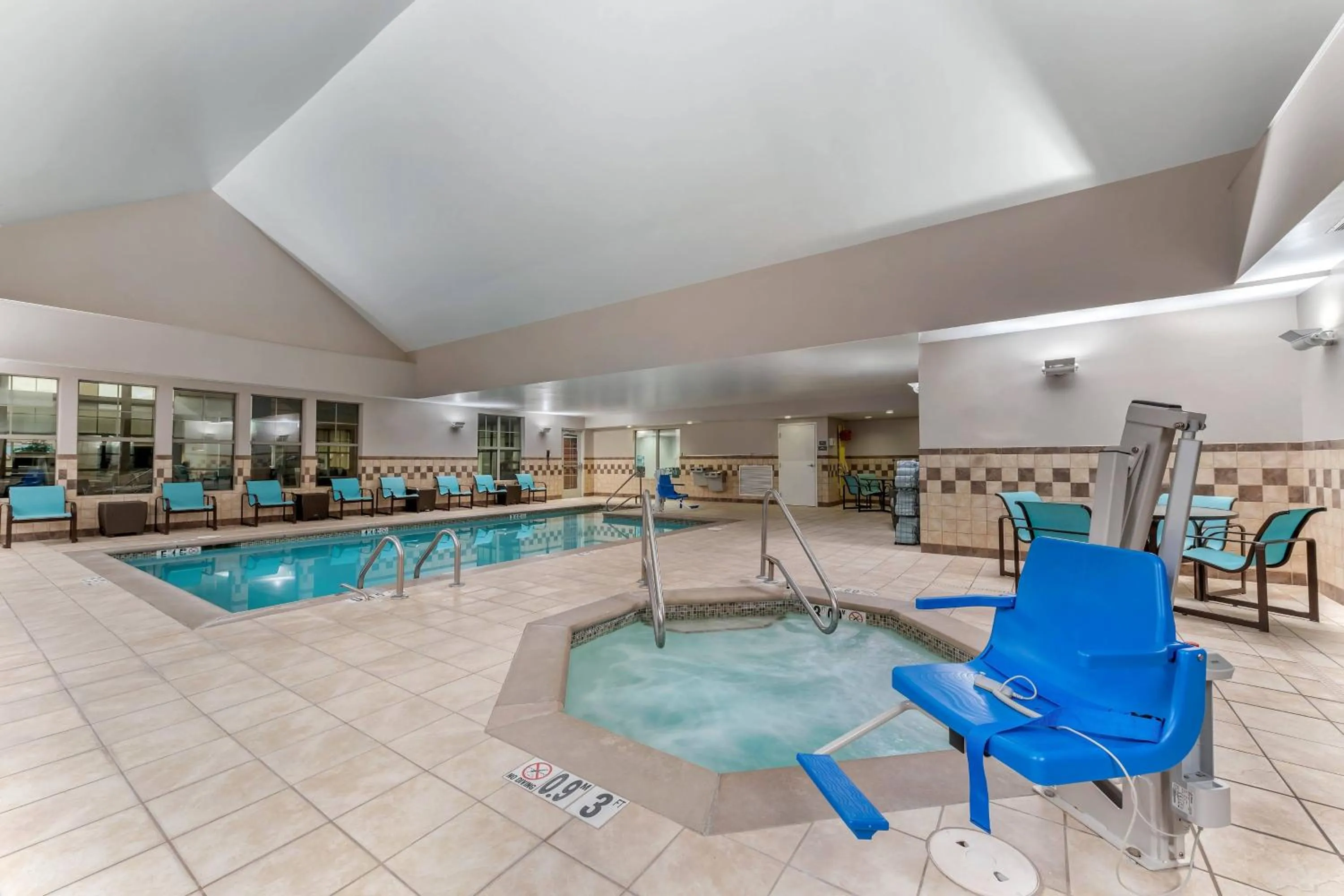 Swimming pool in Residence Inn by Marriott Columbus