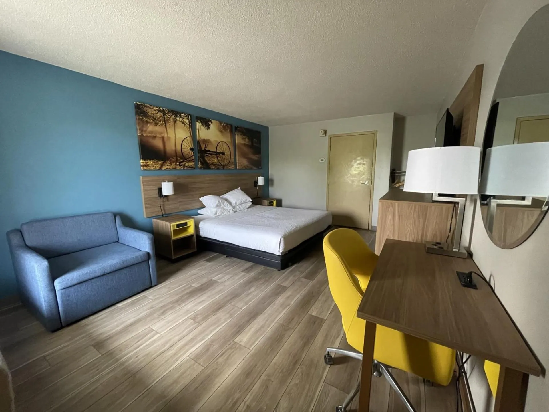Bed in Days Inn & Suites by Wyndham York