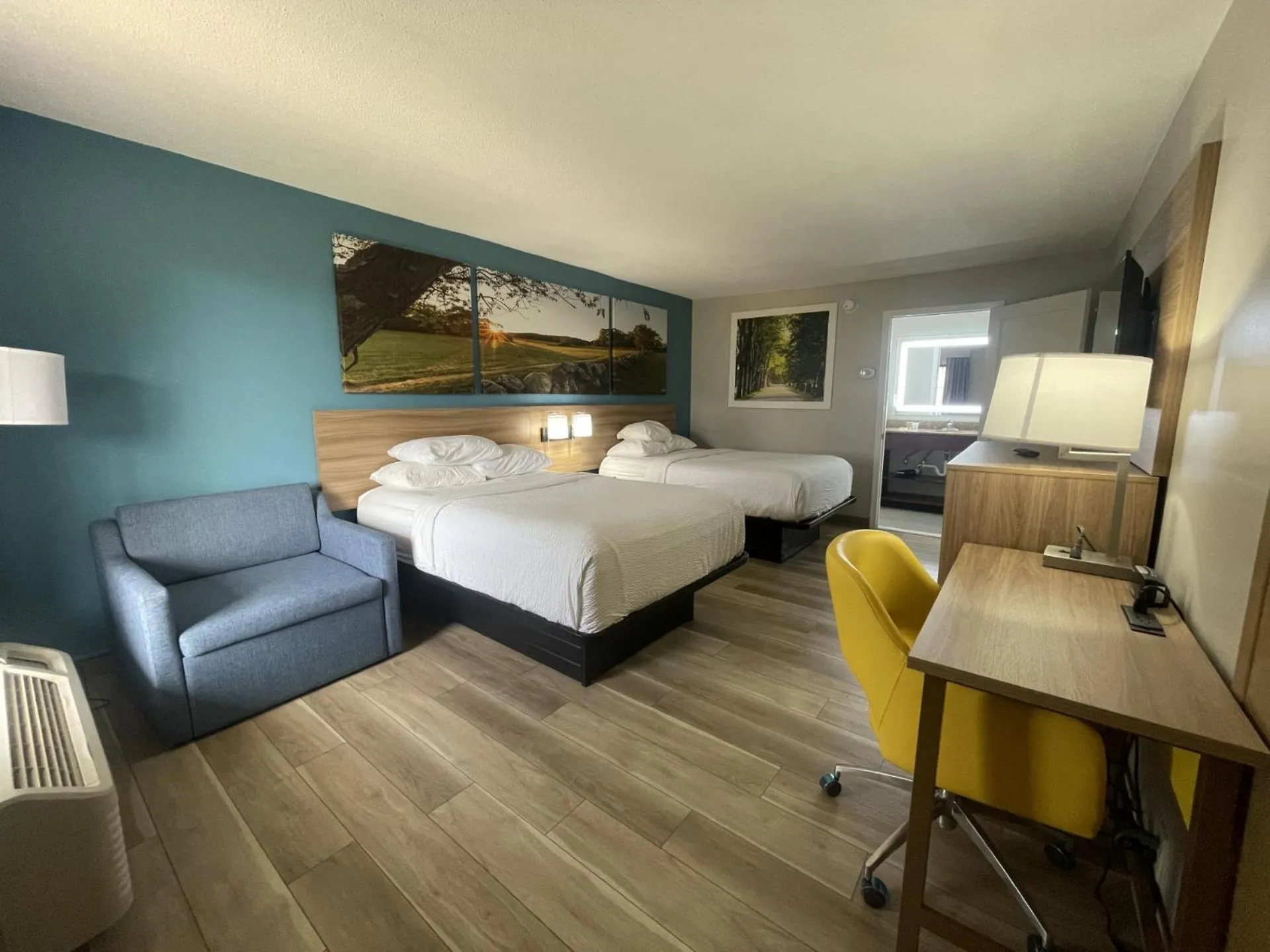 Bed in Days Inn & Suites by Wyndham York