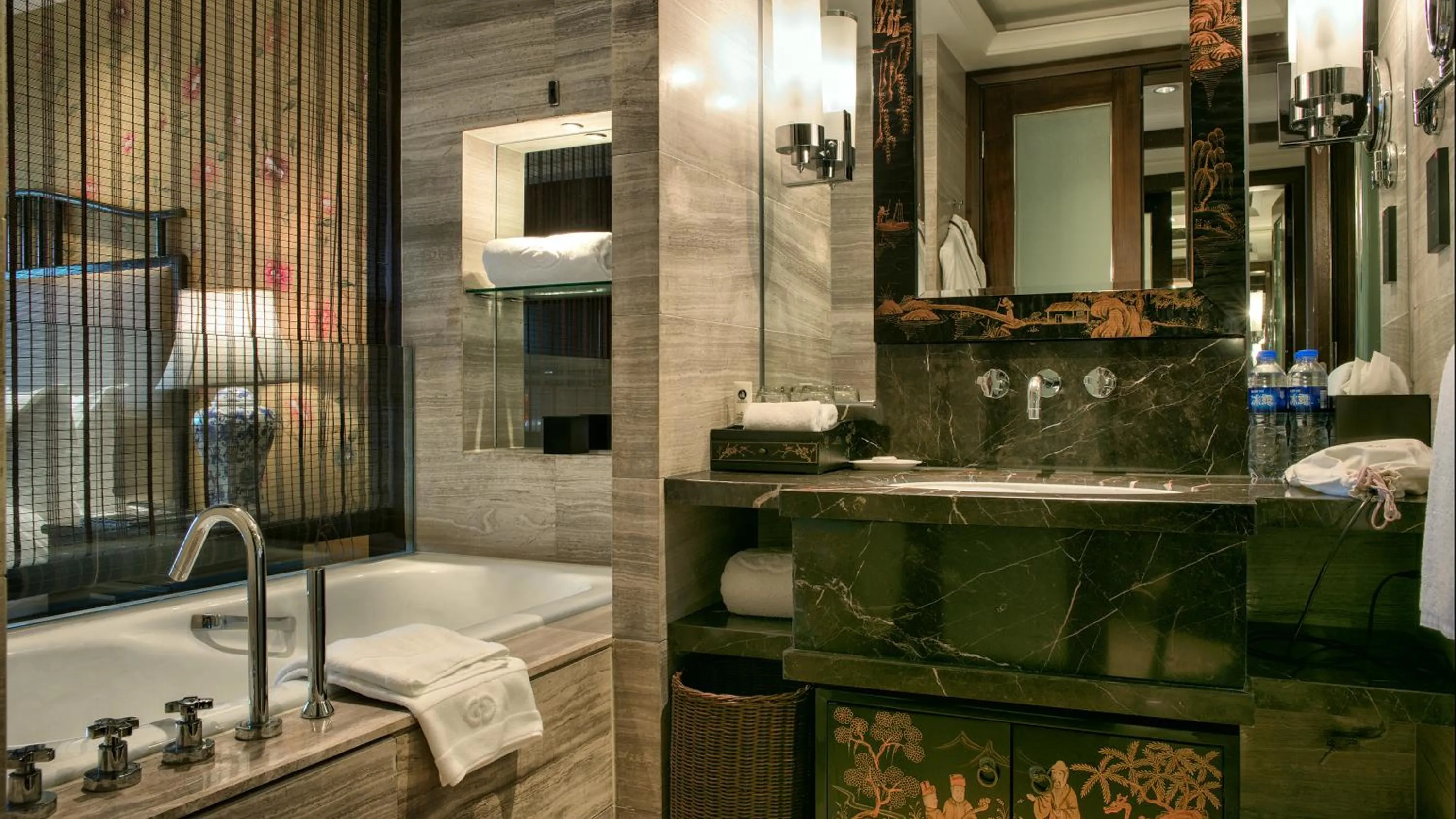 Bathroom in Hotel Shanghai Sheshan Oriental - Handwritten Collection