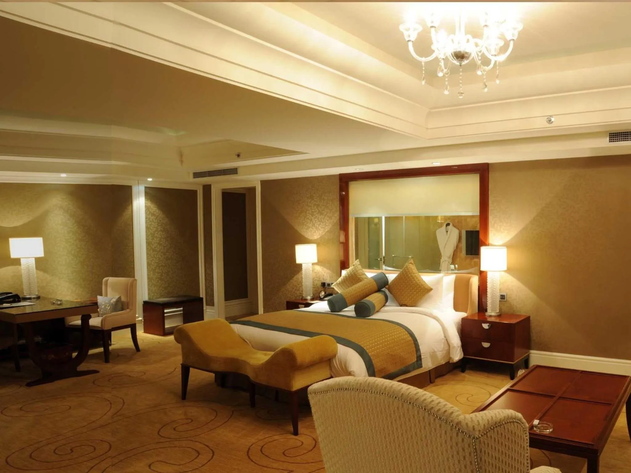 Bedroom, Bed in Hotel Shanghai Sheshan Oriental - Handwritten Collection