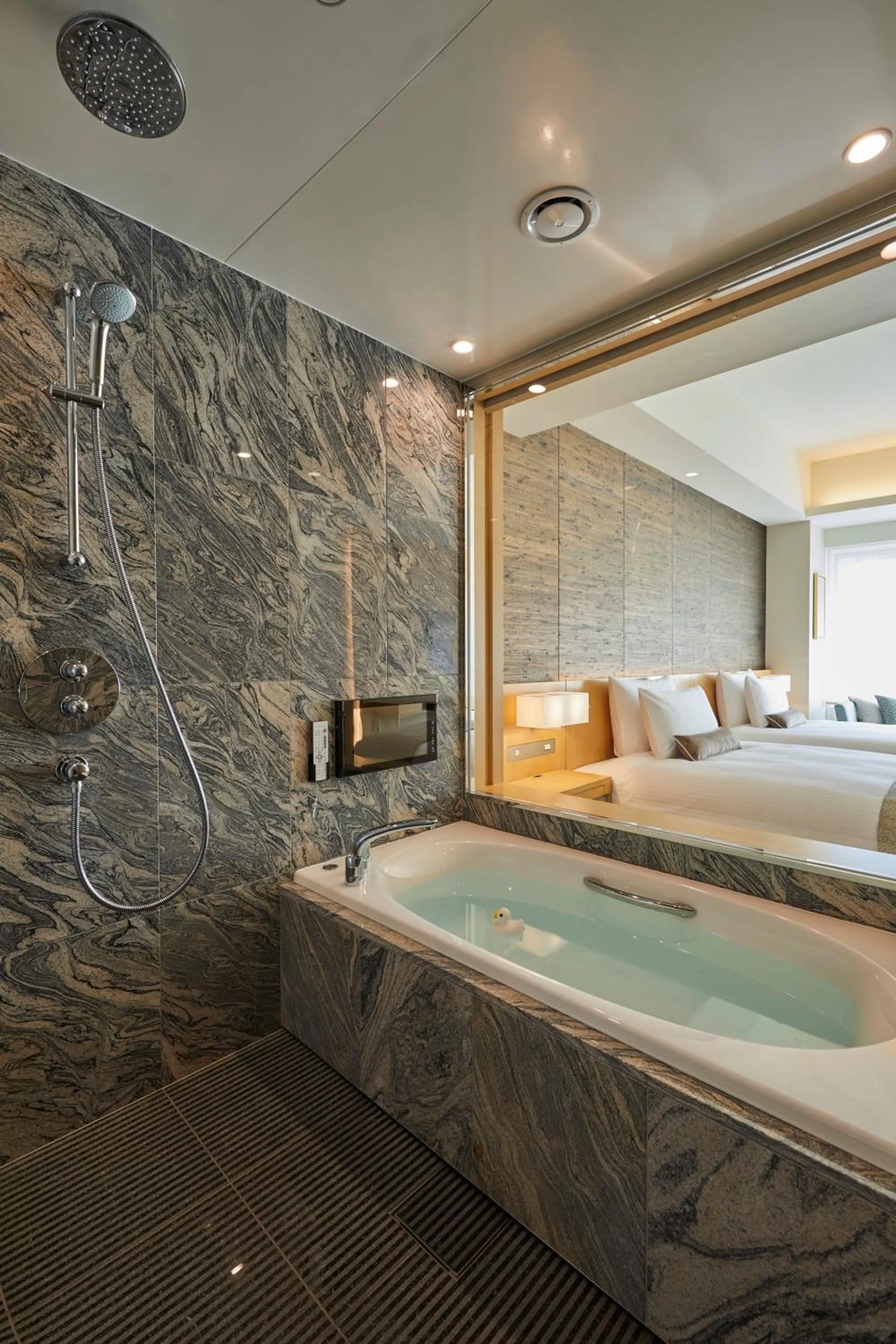 Bathroom, Bed in THE KITANO HOTEL TOKYO