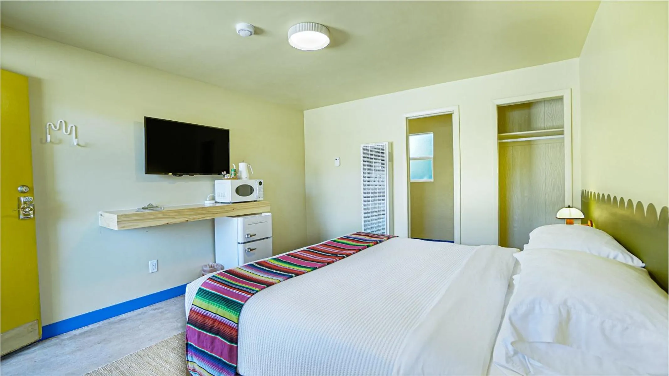 Bed in The Siesta Motel