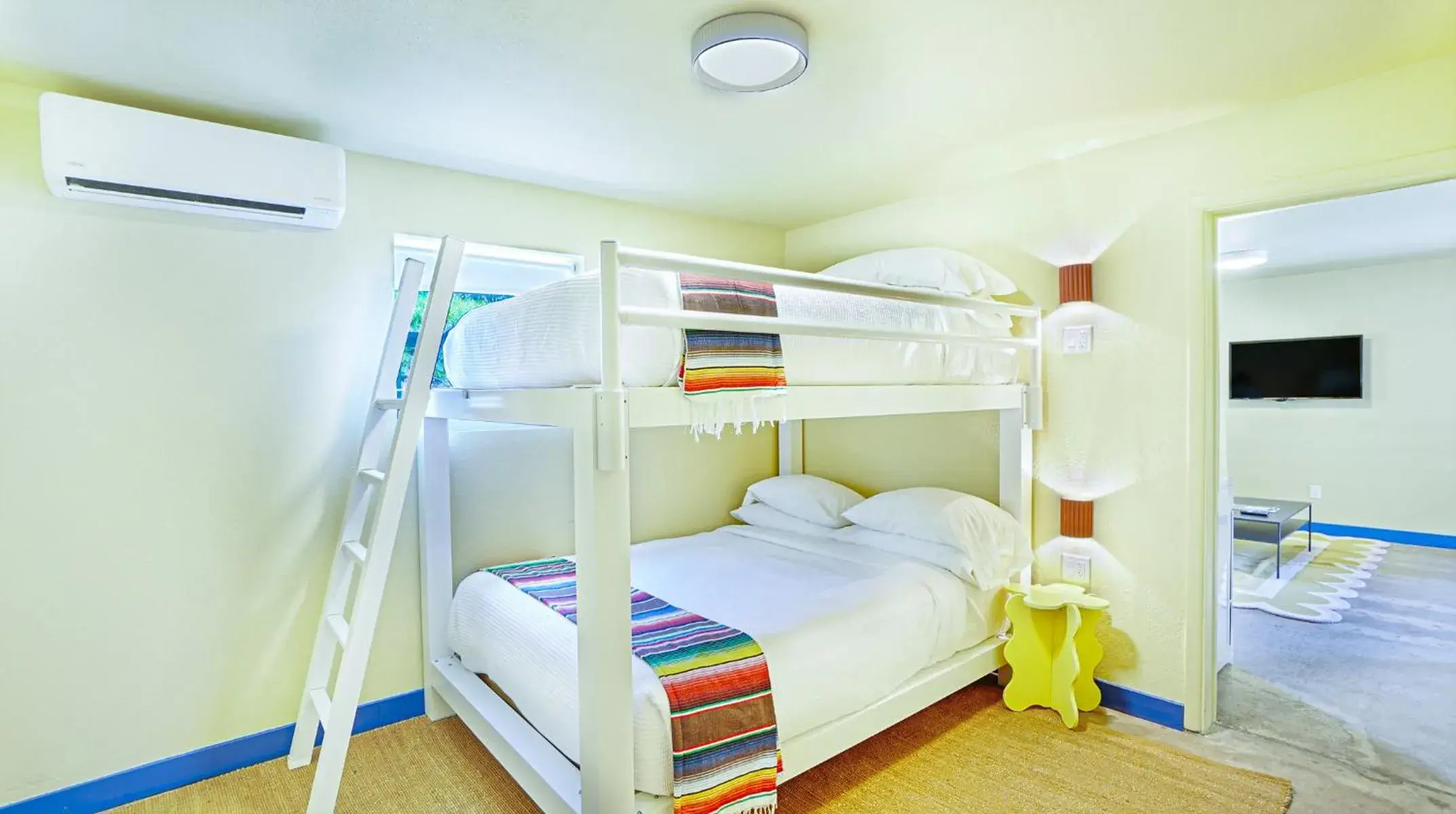 Deluxe Queen Suite in The Siesta Motel Deluxe Queen Suite in The Siesta Motel