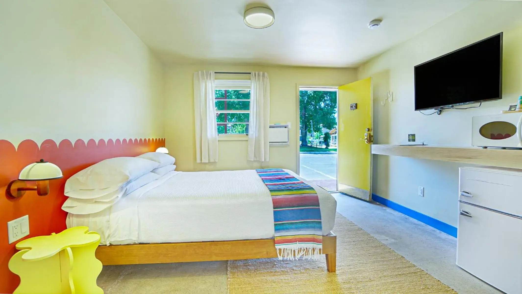Queen Room with Garden View in The Siesta Motel Queen Room with Garden View in The Siesta Motel