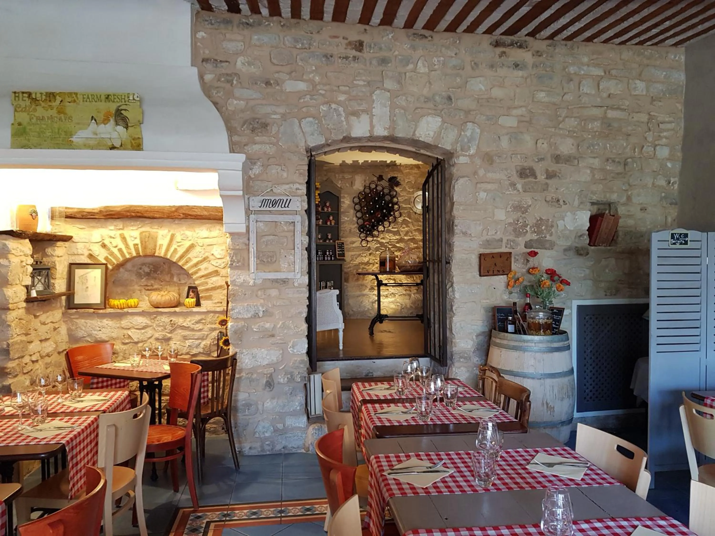 Restaurant/places to eat in Le Crillon