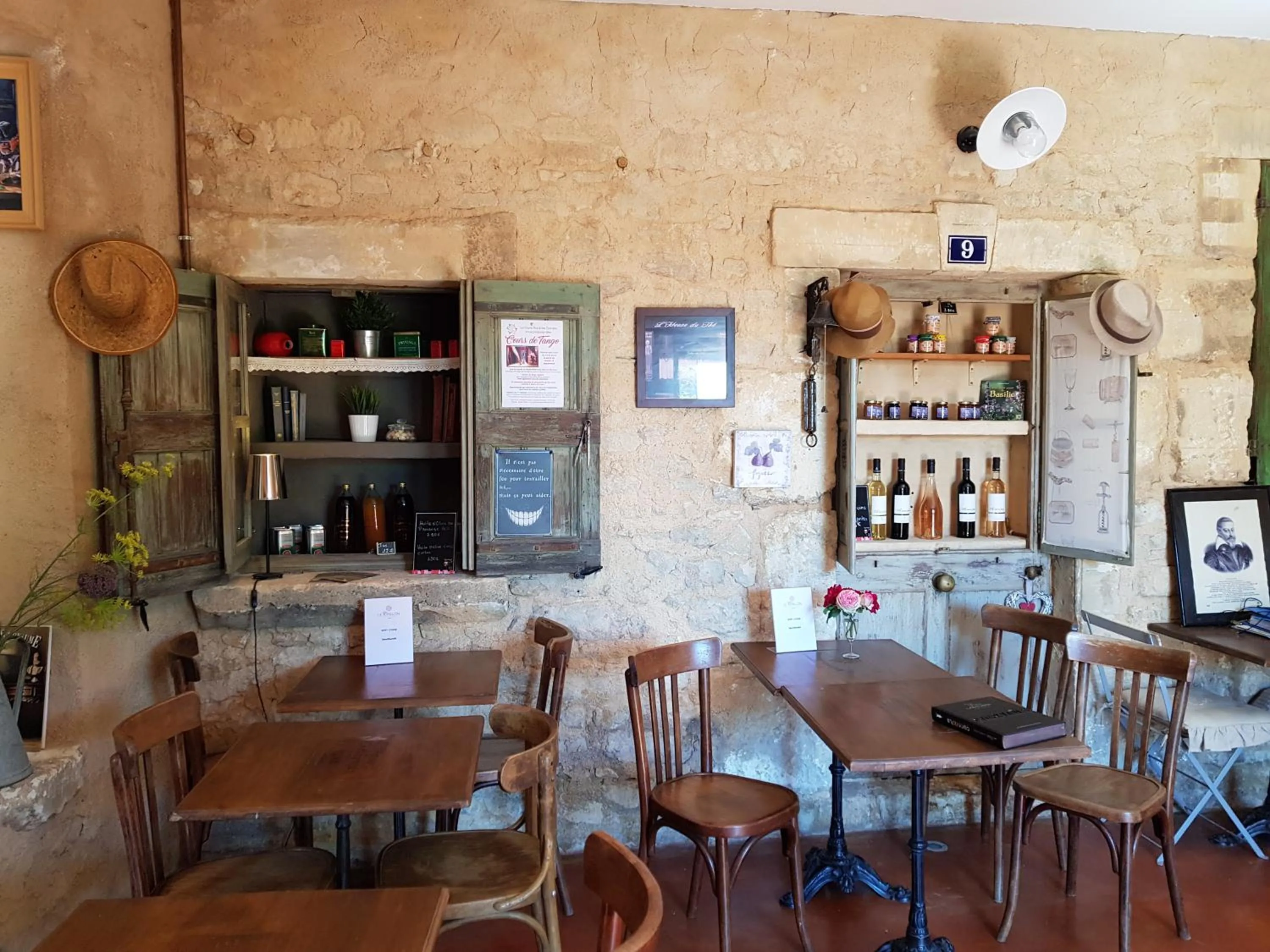 Lounge or bar in Le Crillon