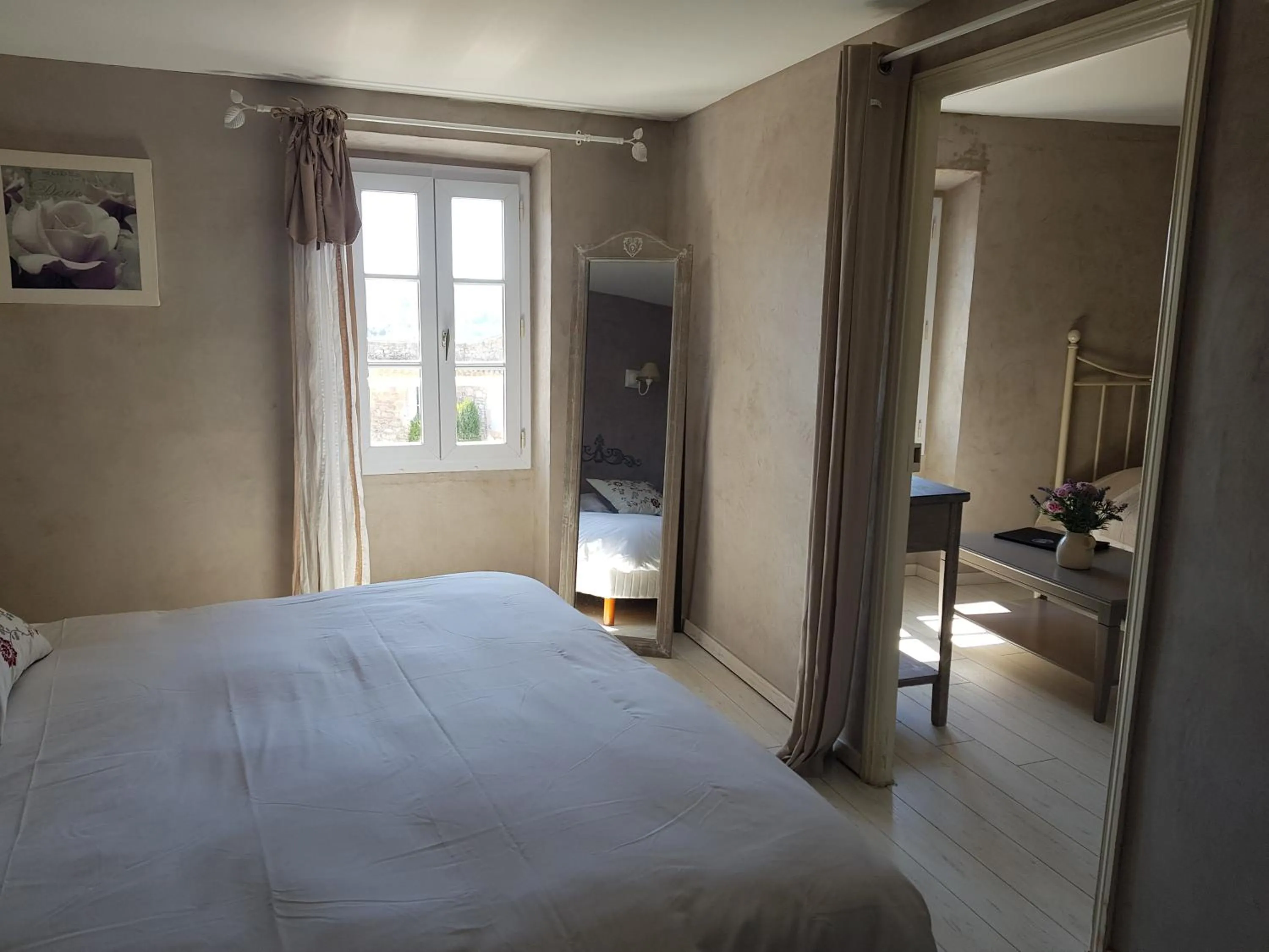 Bedroom, Bed in Le Crillon