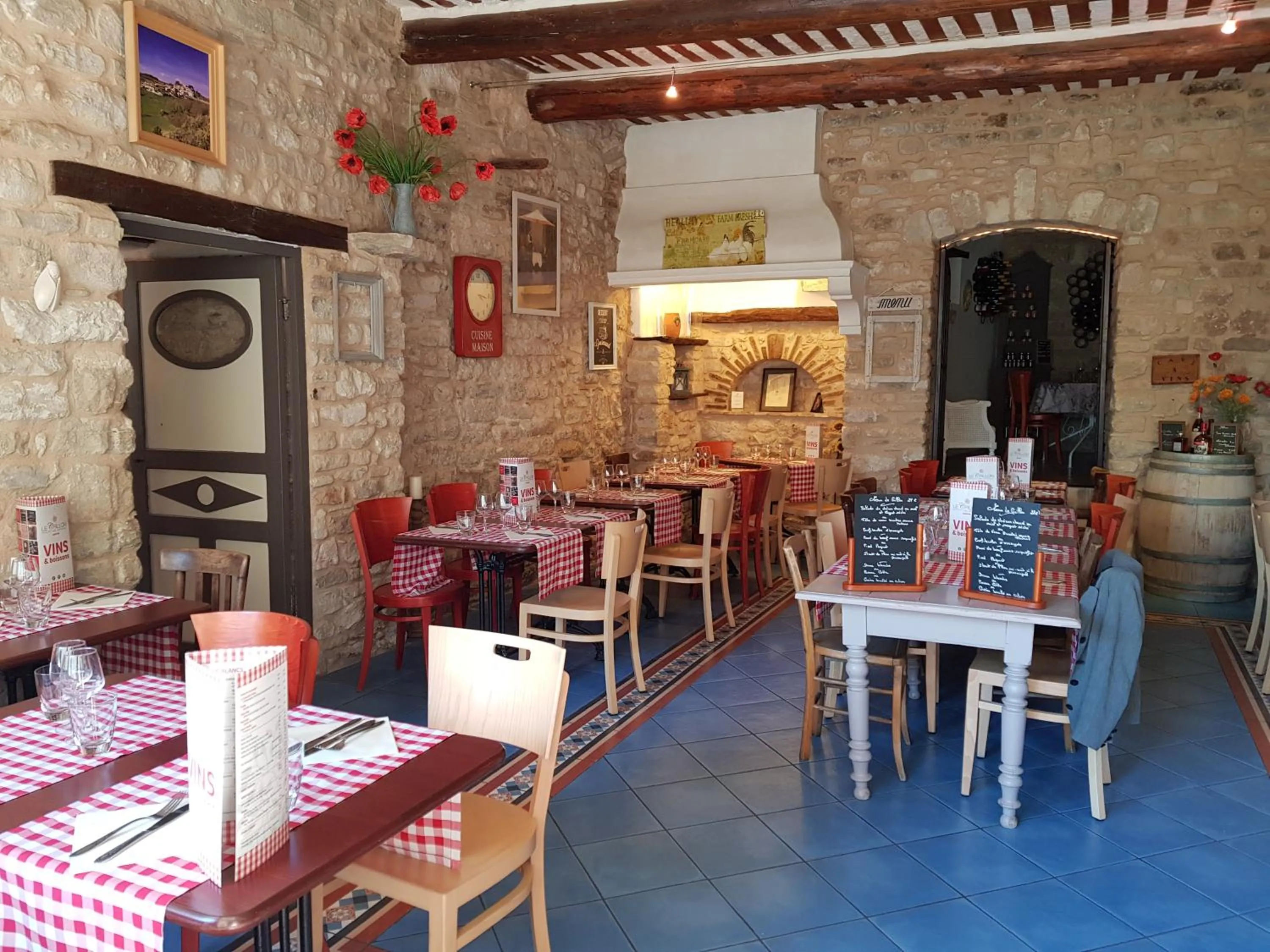 Restaurant/places to eat in Le Crillon