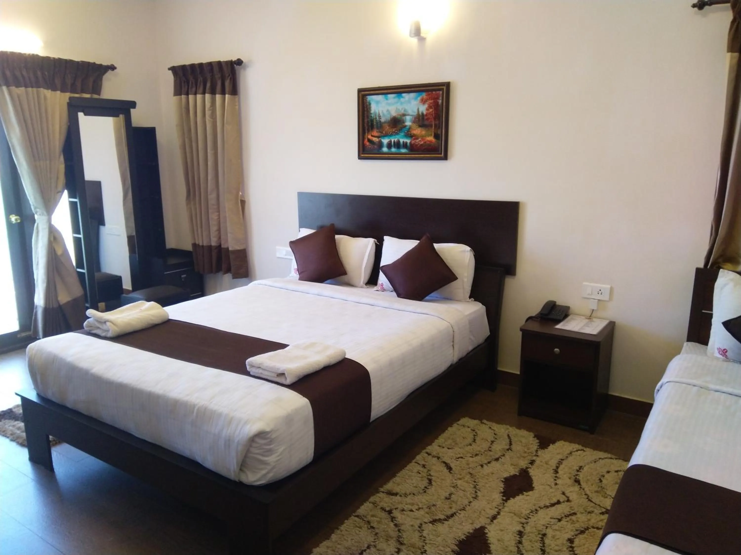 Bedroom, Bed in Paradise Perfect - Nonsmoking Non alcoholic No unmarried couples