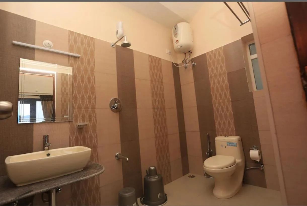 Bathroom in Paradise Perfect - Nonsmoking Non alcoholic No unmarried couples