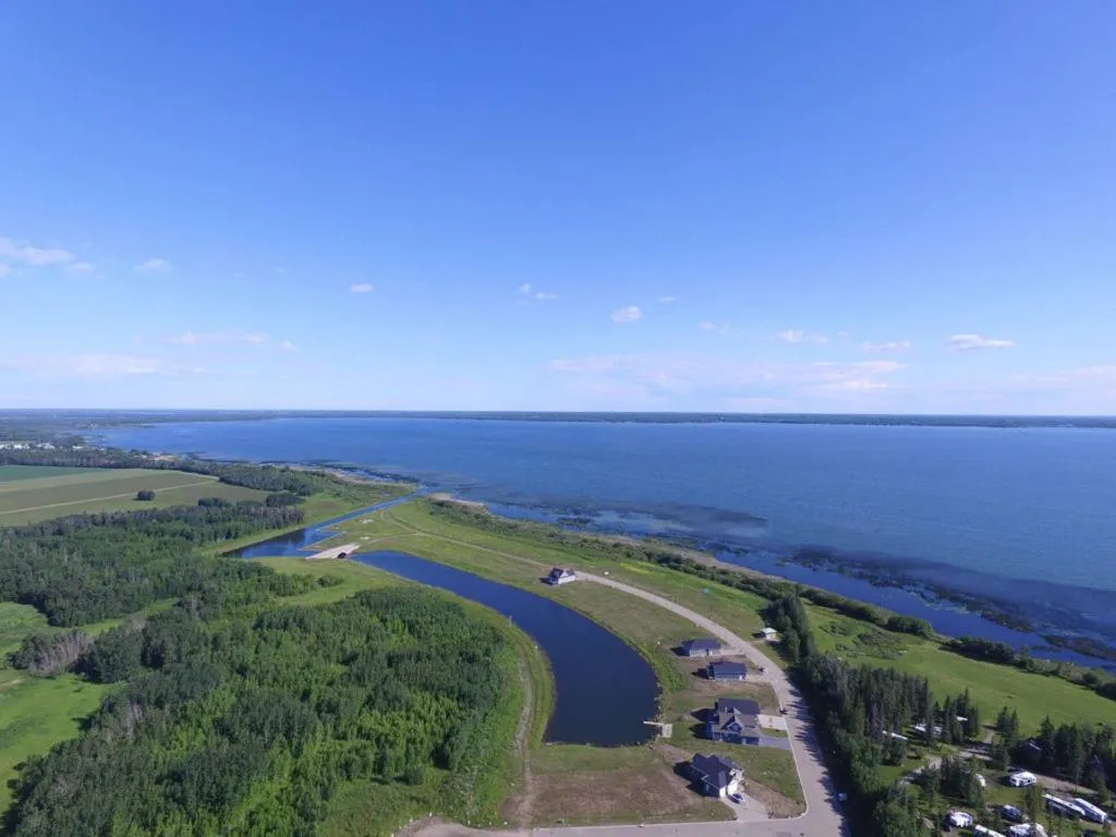 Alberta Beach Inn and Suites