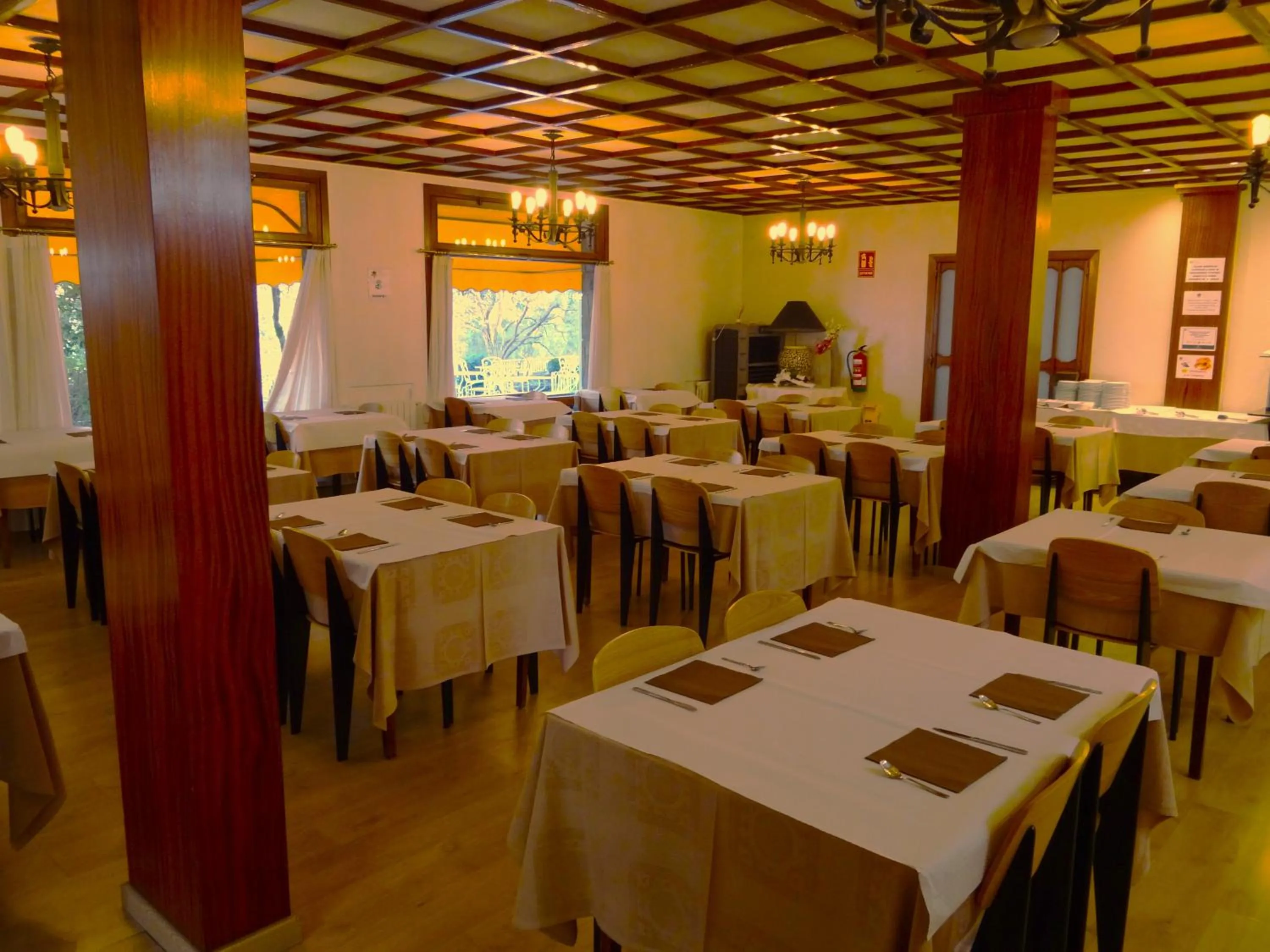 Dining area in Hotel Sol-Park