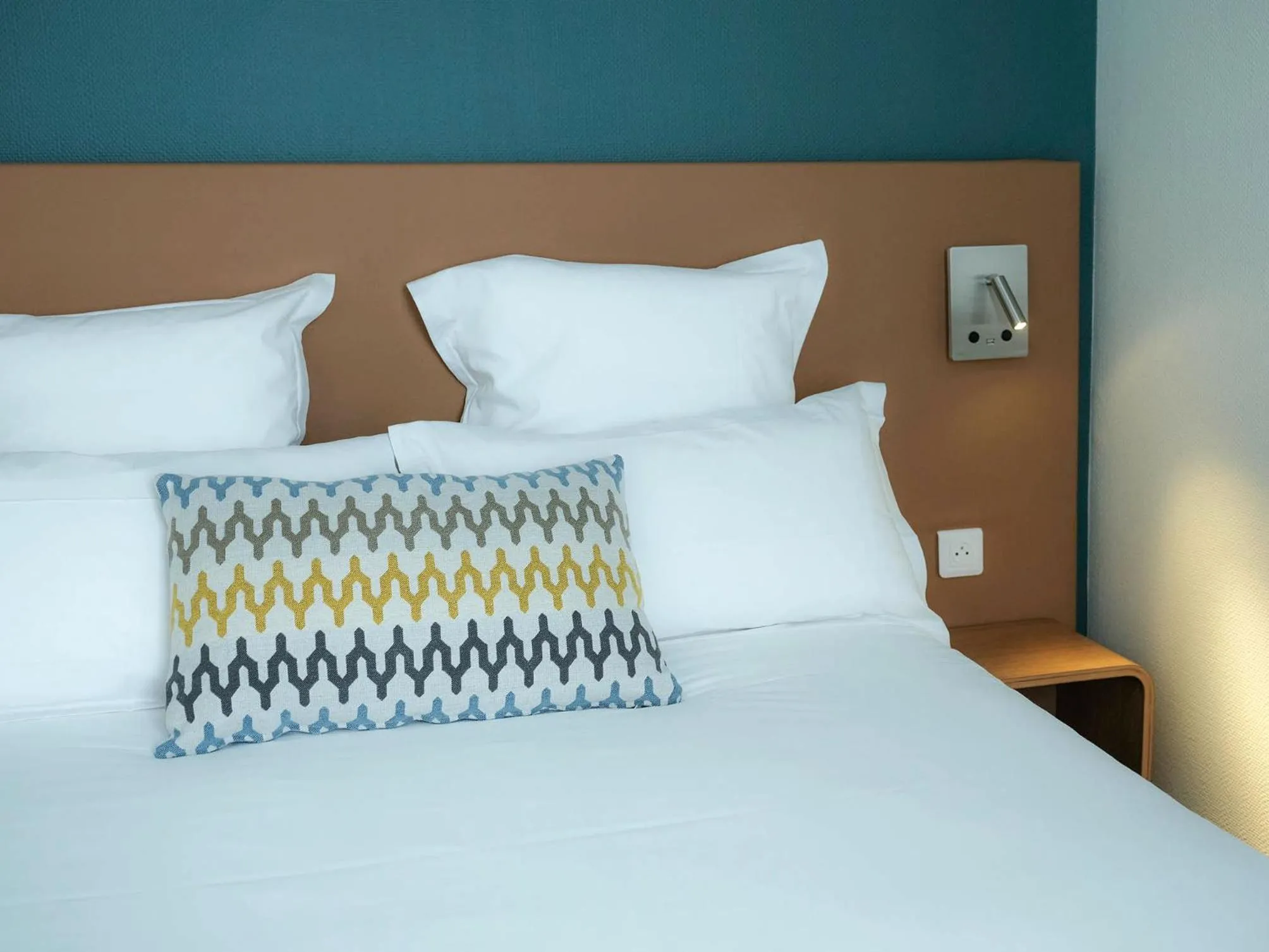 Bed in Logis Hôtel de l'Europe