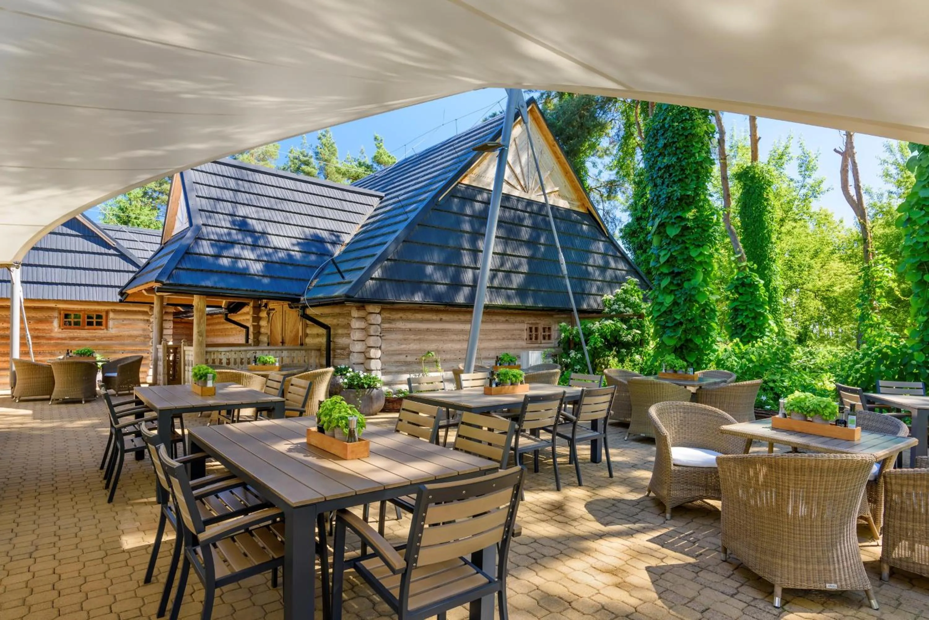 Restaurant/places to eat in Hotel Warszawianka