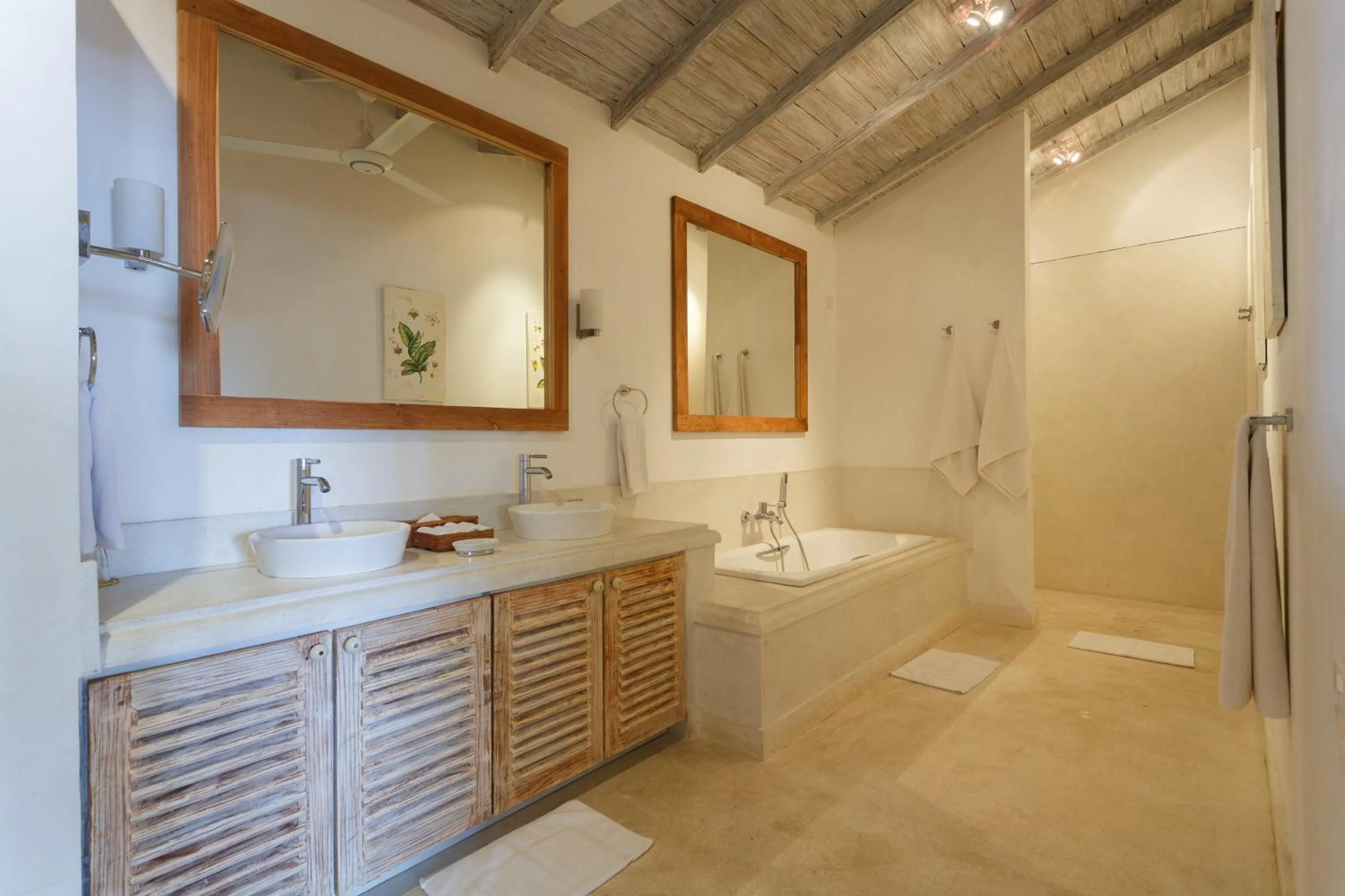 Bathroom in Habaraduwa House