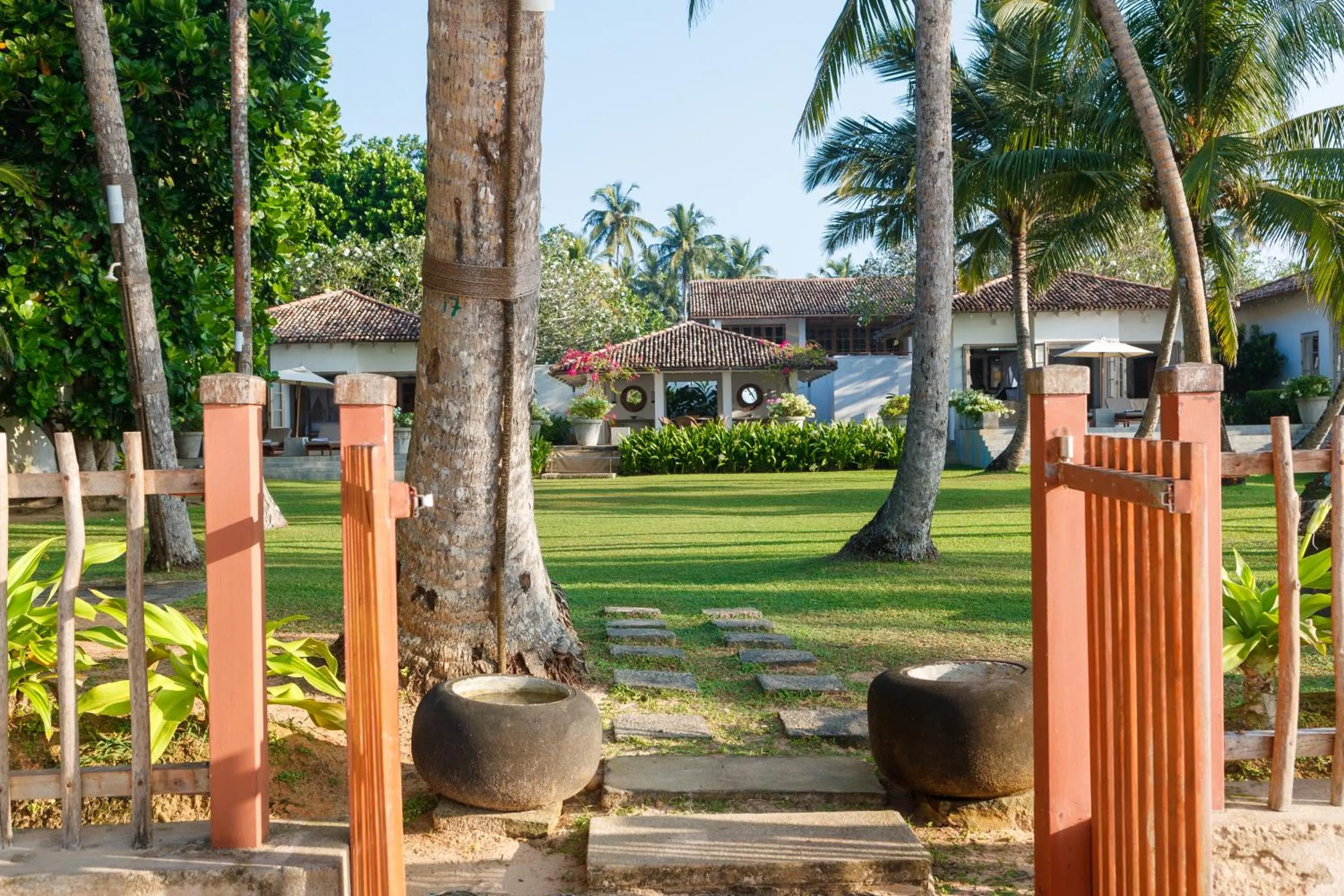 Facade/entrance in Habaraduwa House