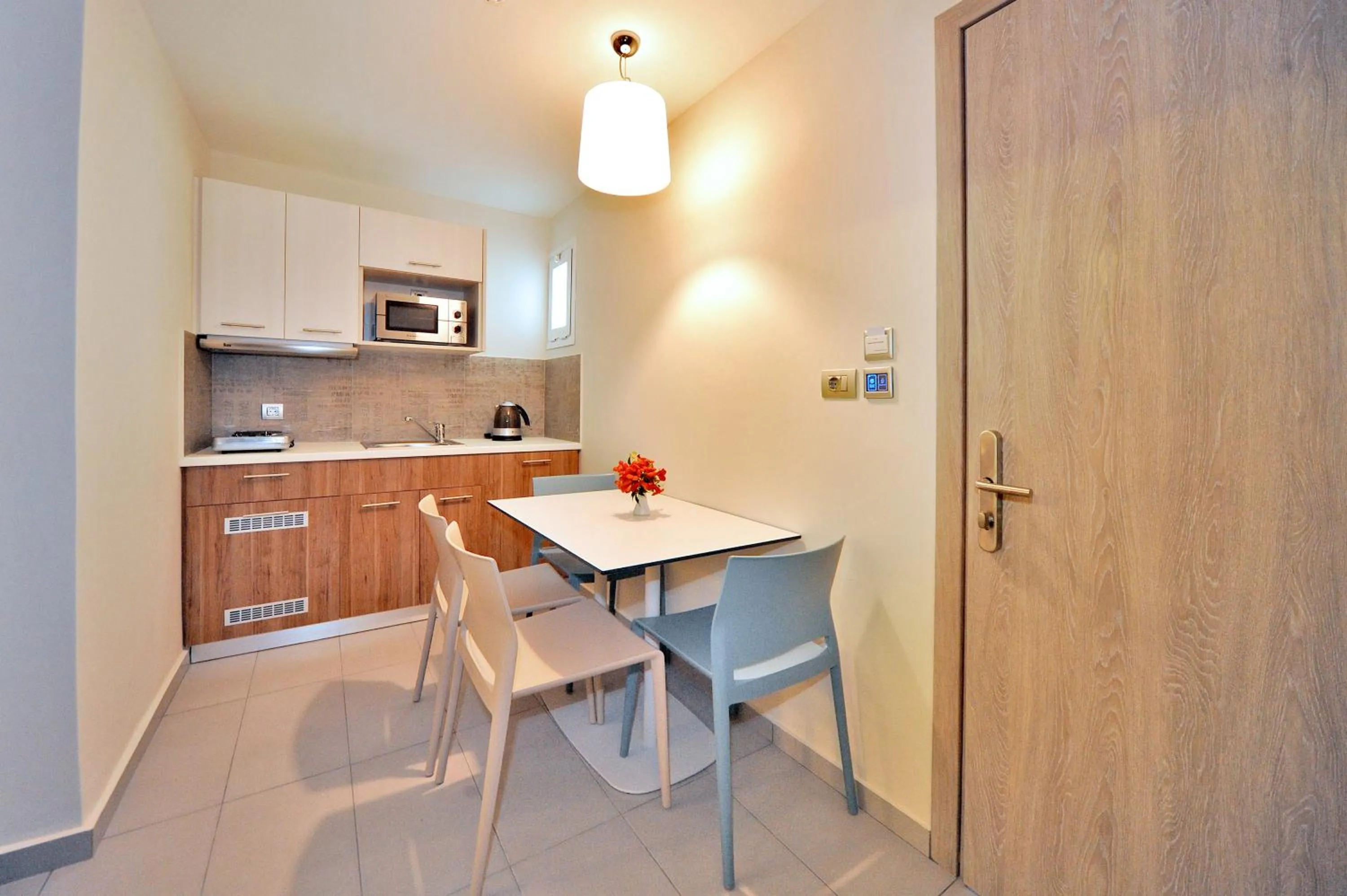 Coffee/tea facilities in Astron Suites & Apartments