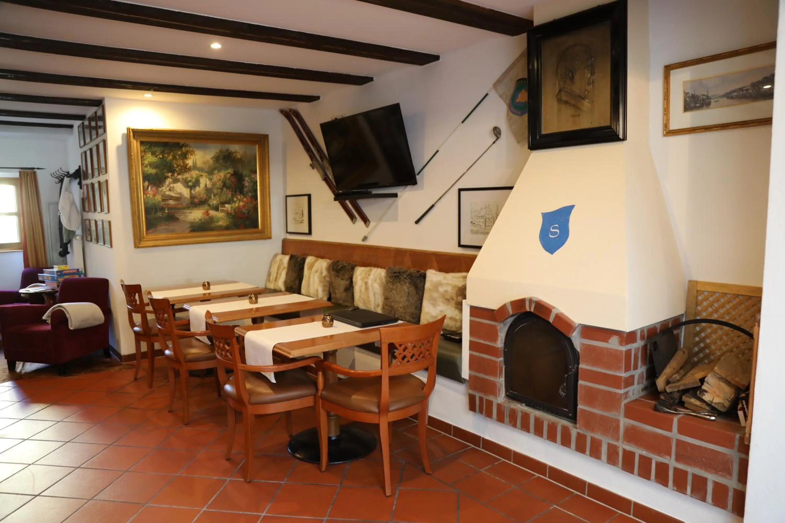 flat iron in Hotel Schlossresidenz Heitzenhofen