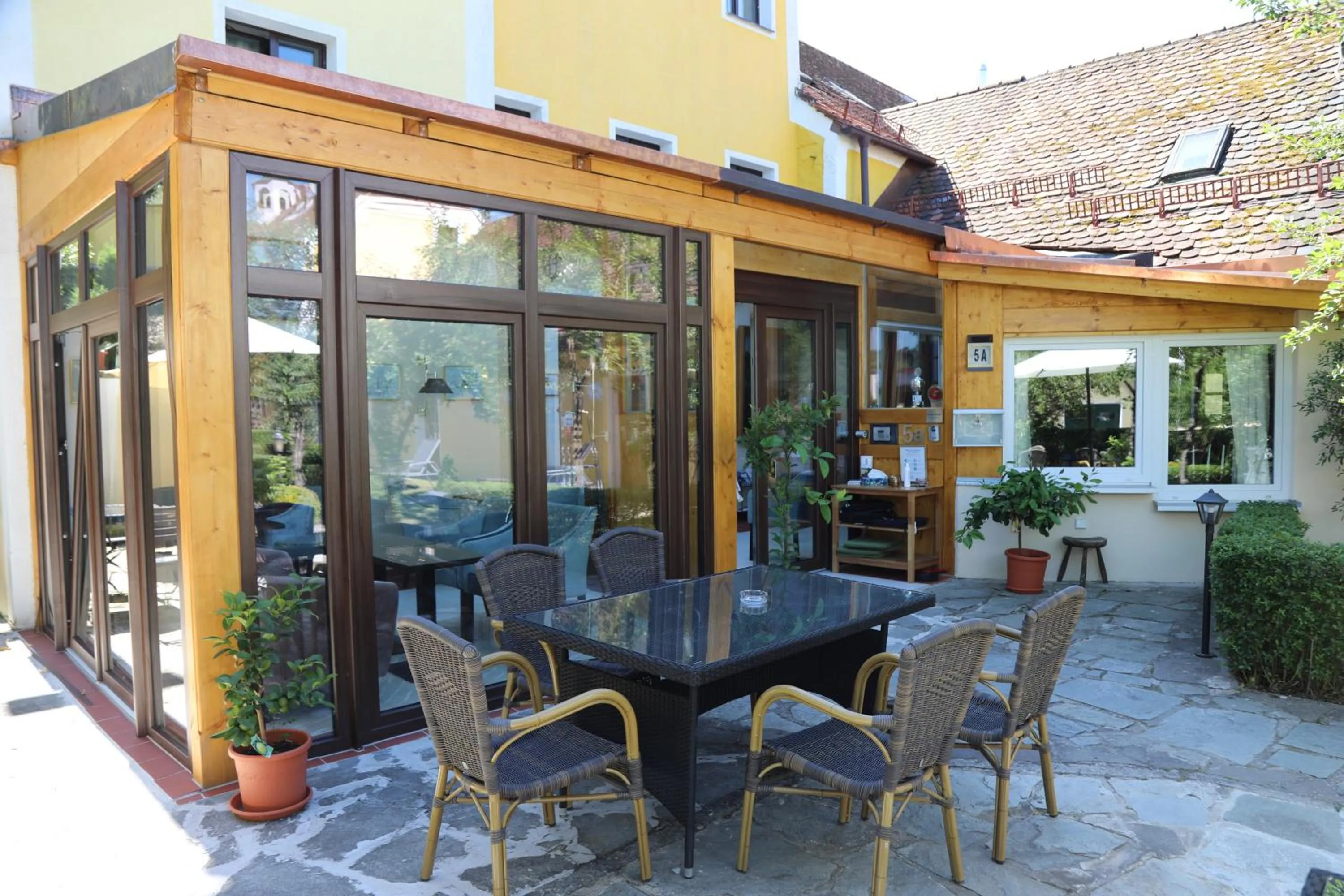 Property building in Hotel Schlossresidenz Heitzenhofen