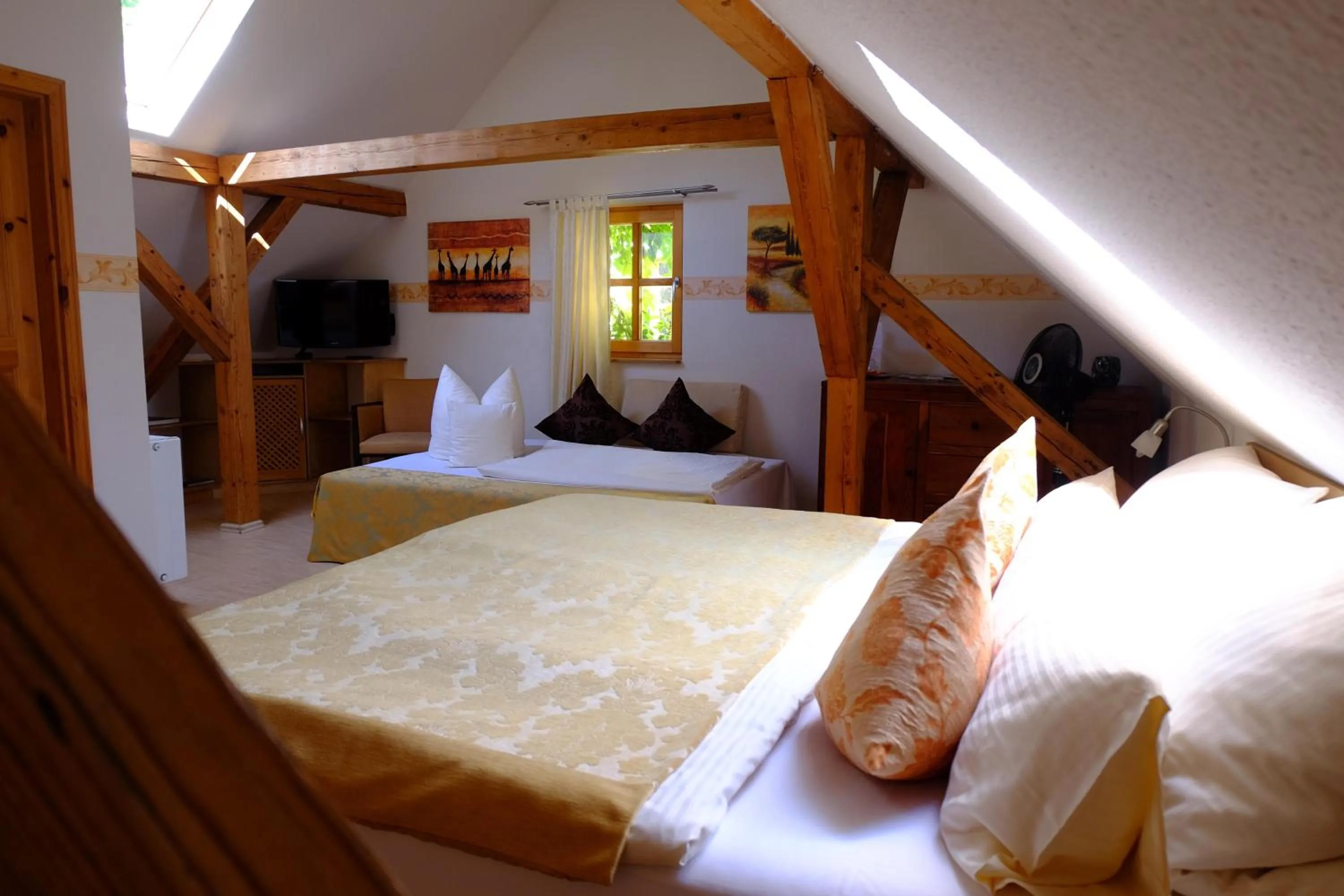 Photo of the whole room, Bed in Hotel Schlossresidenz Heitzenhofen