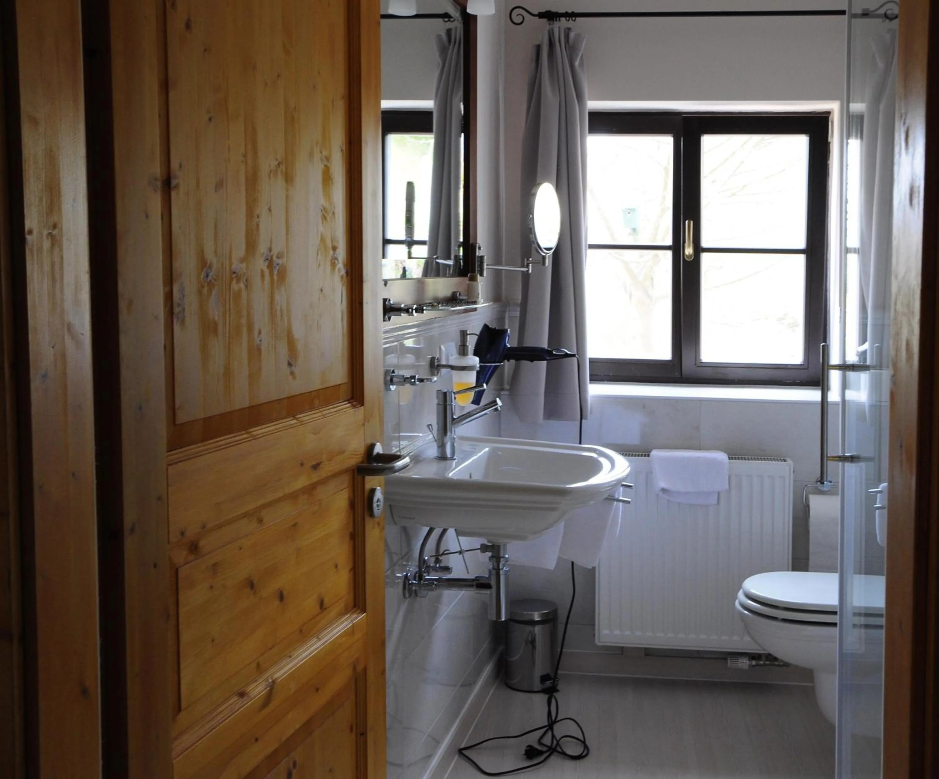 Bathroom in Hotel Schlossresidenz Heitzenhofen