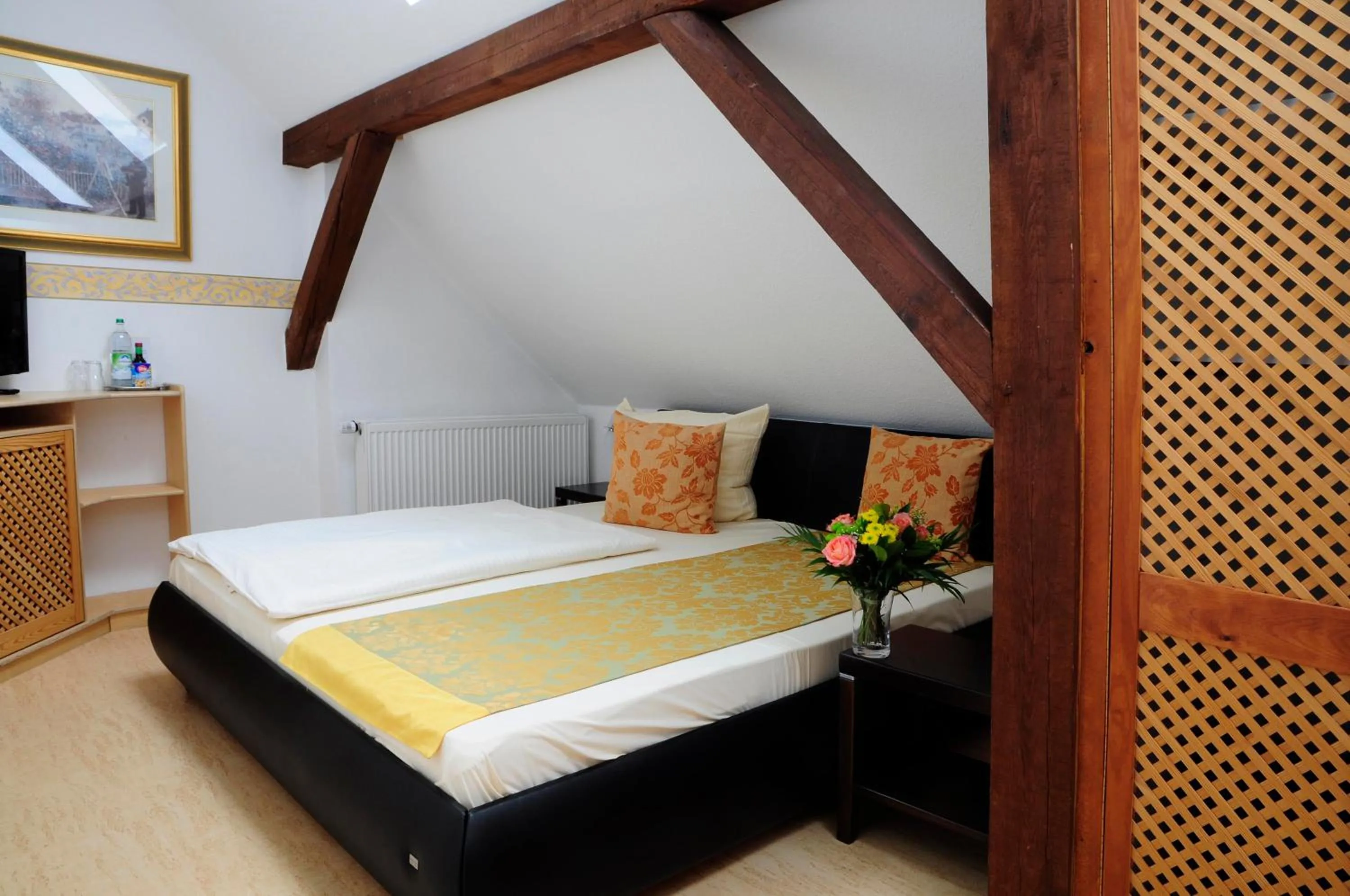 Photo of the whole room, Bed in Hotel Schlossresidenz Heitzenhofen