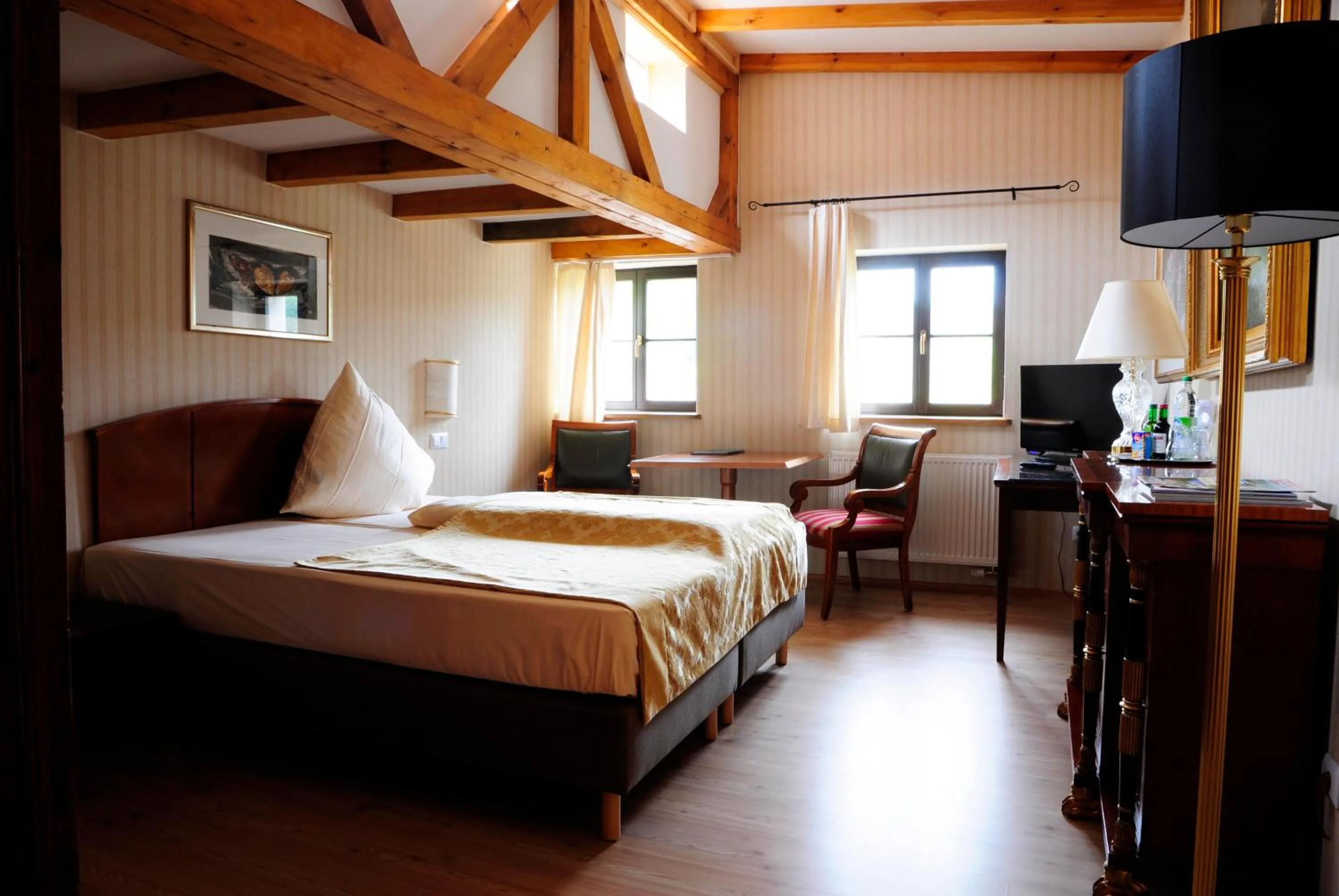 Photo of the whole room, Bed in Hotel Schlossresidenz Heitzenhofen